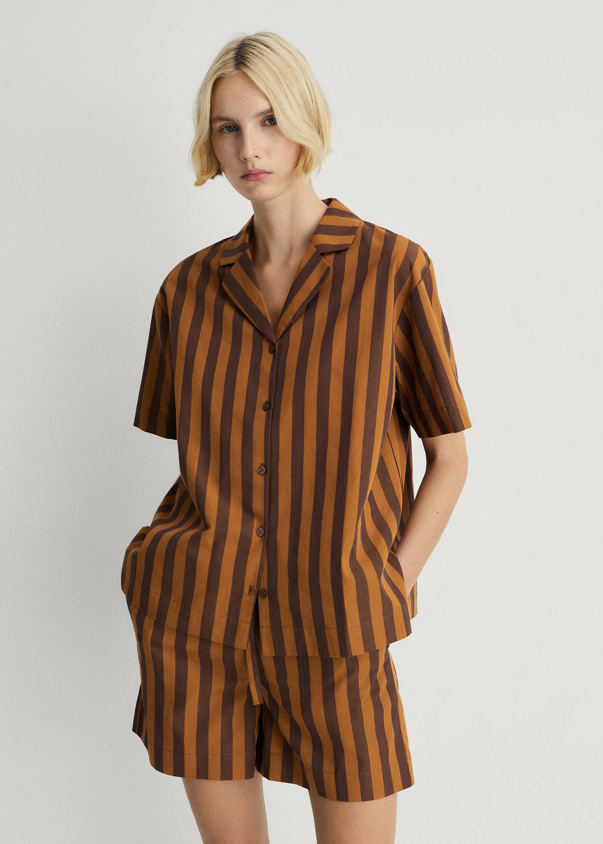 Two-tone woven striped short shirt — Brown