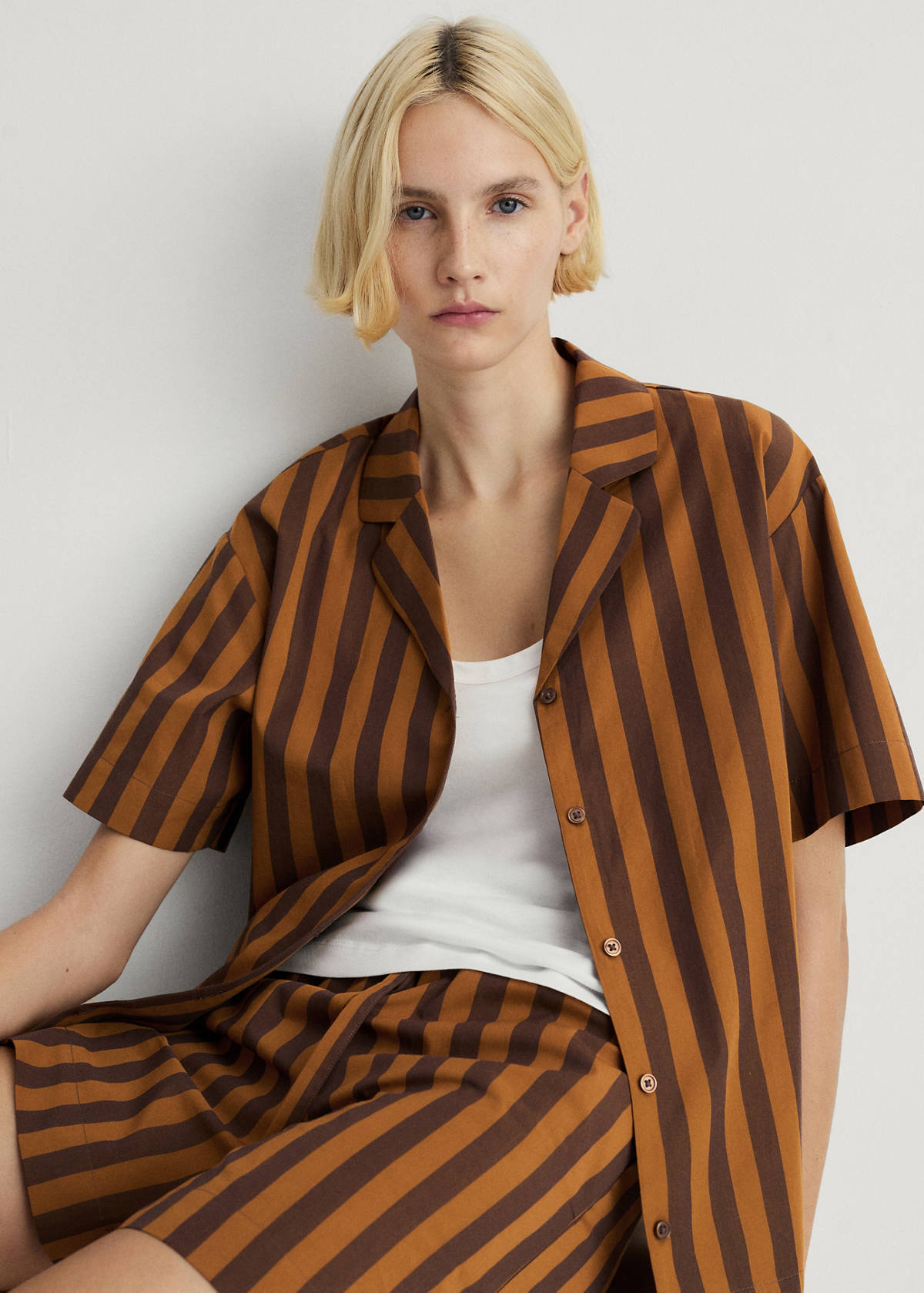 Two-tone woven striped short shirt — Brown