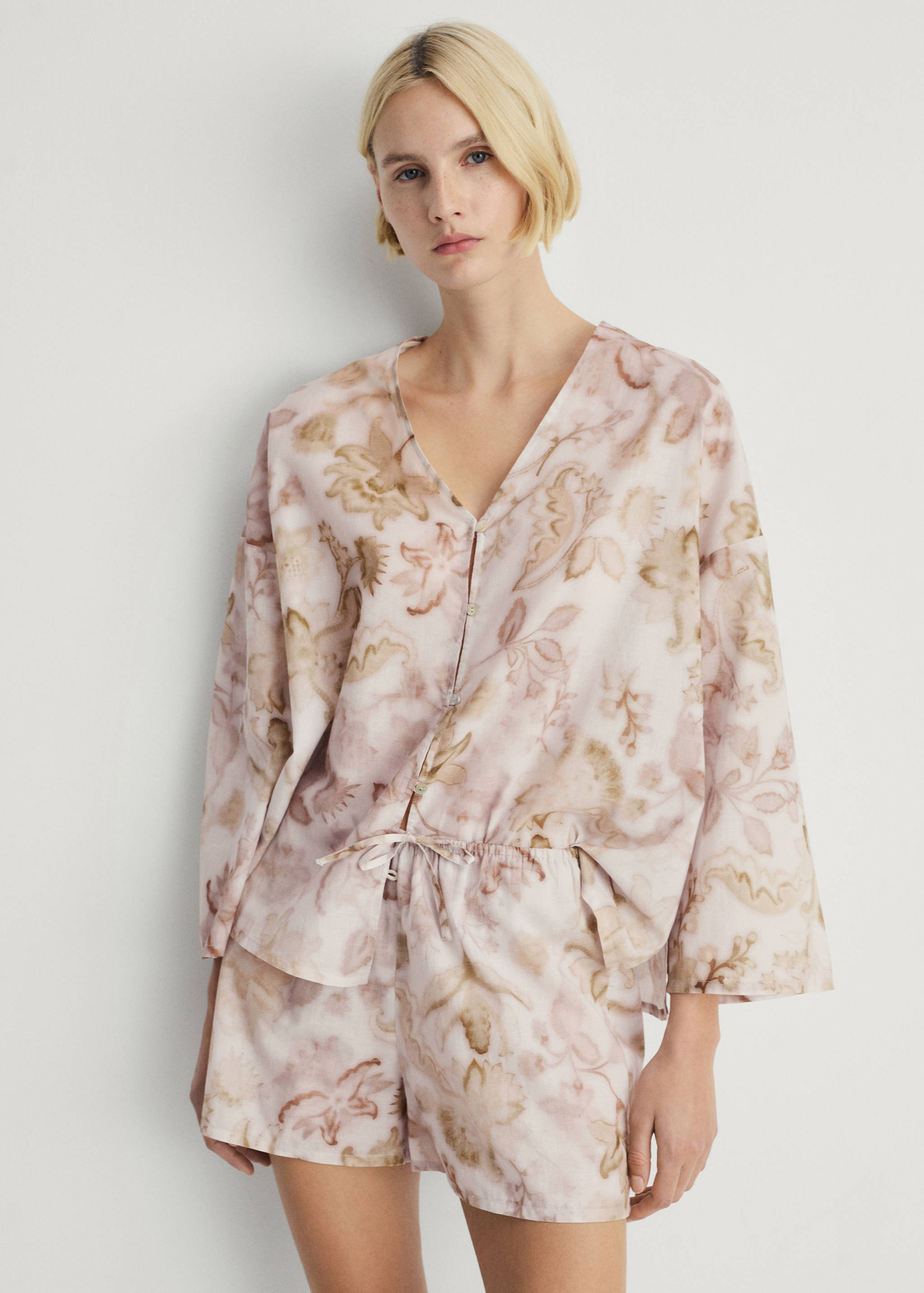 Pajama shorts with floral detail - Details of the article 1