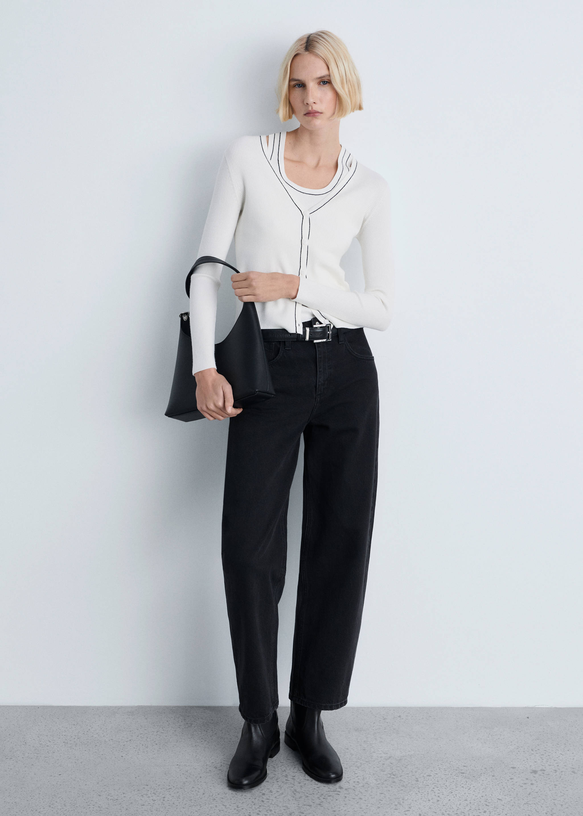 V-neck knitted cardigan - General plane