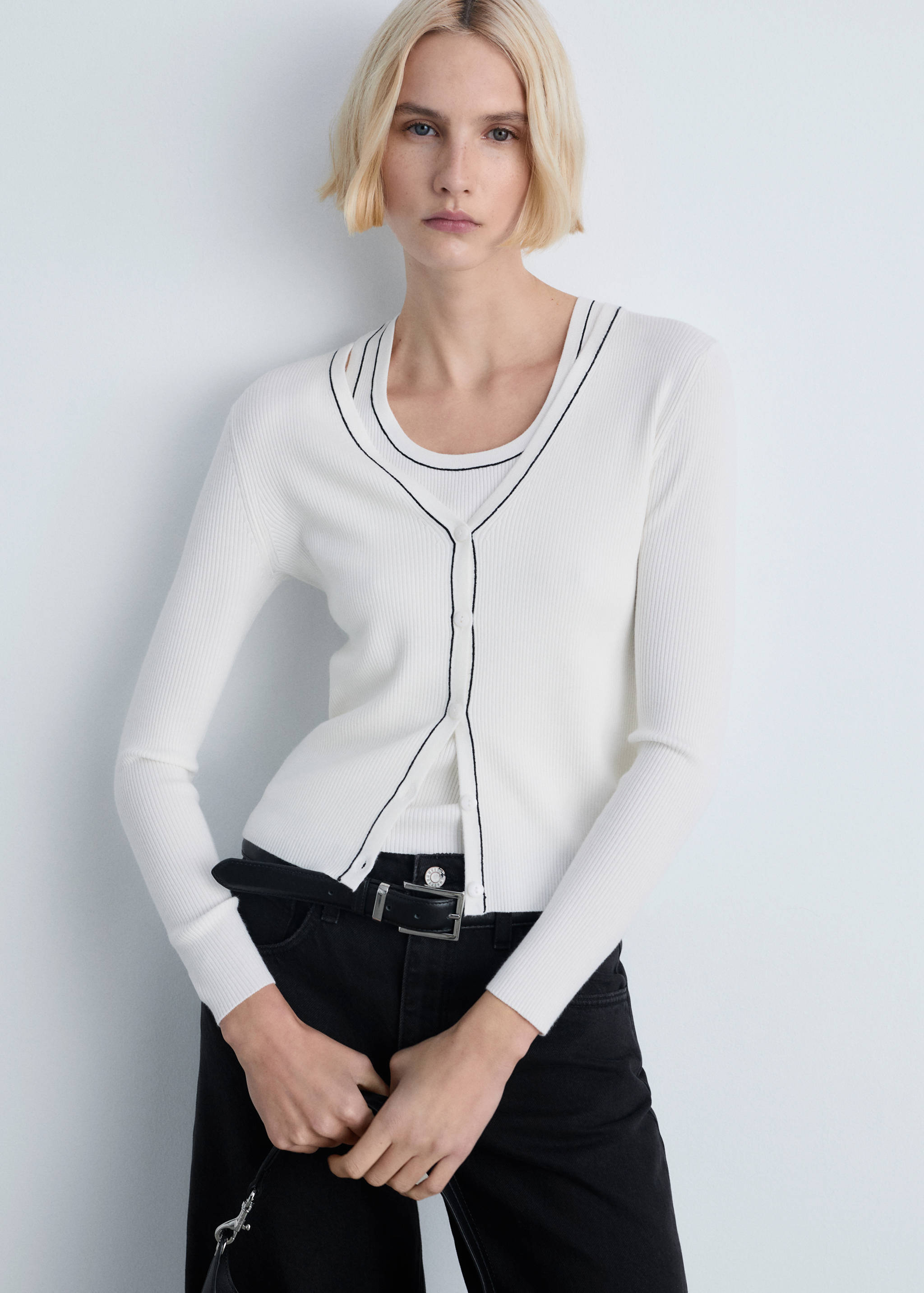 V-neck knitted cardigan - Medium plane