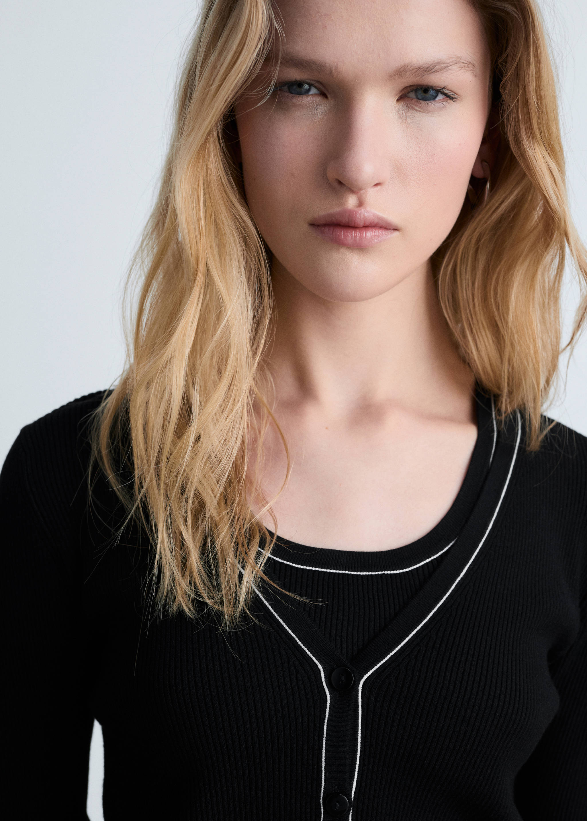 V-neck knitted cardigan - Details of the article 1