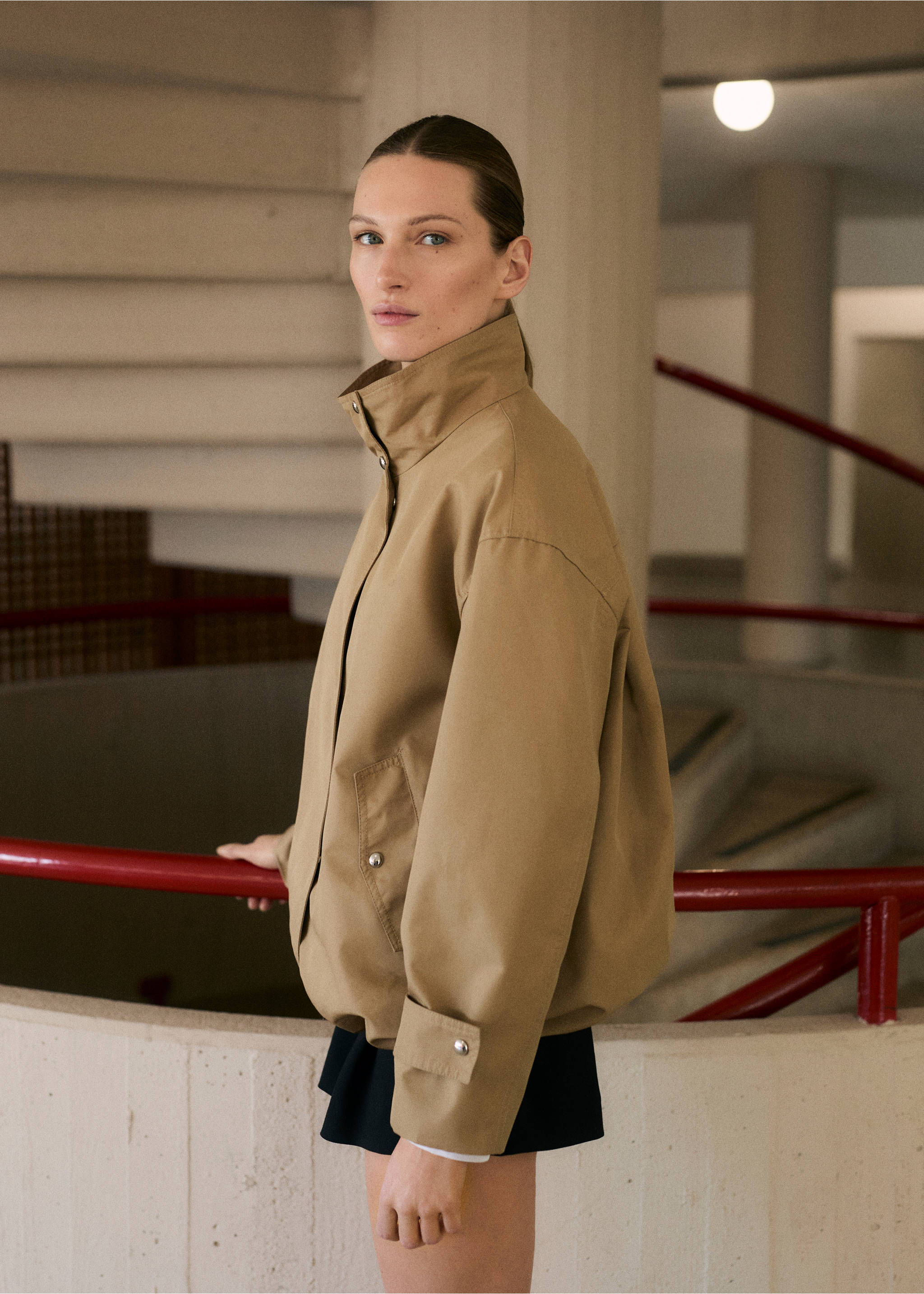 Cotton barn jacket with gathered hem - Medium plane, Medium Brown. Ref: 87054079-00.