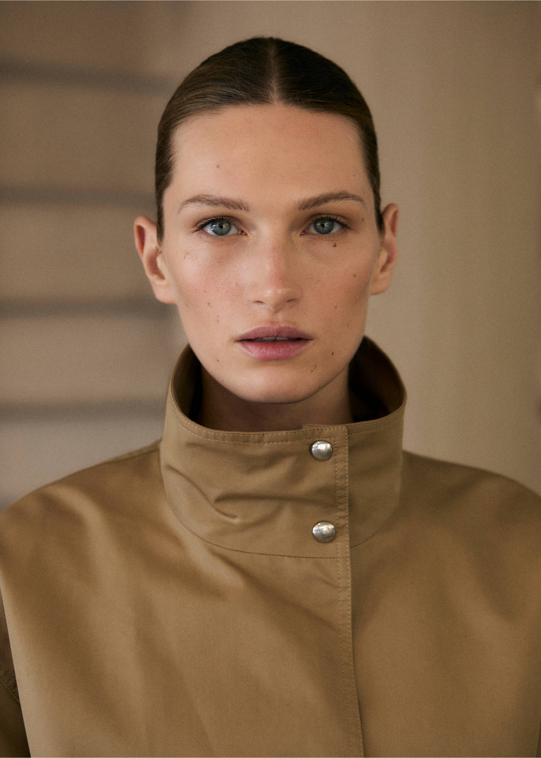 Cotton barn jacket with gathered hem - Details of the article 1, Medium Brown. Ref: 87054079-00.