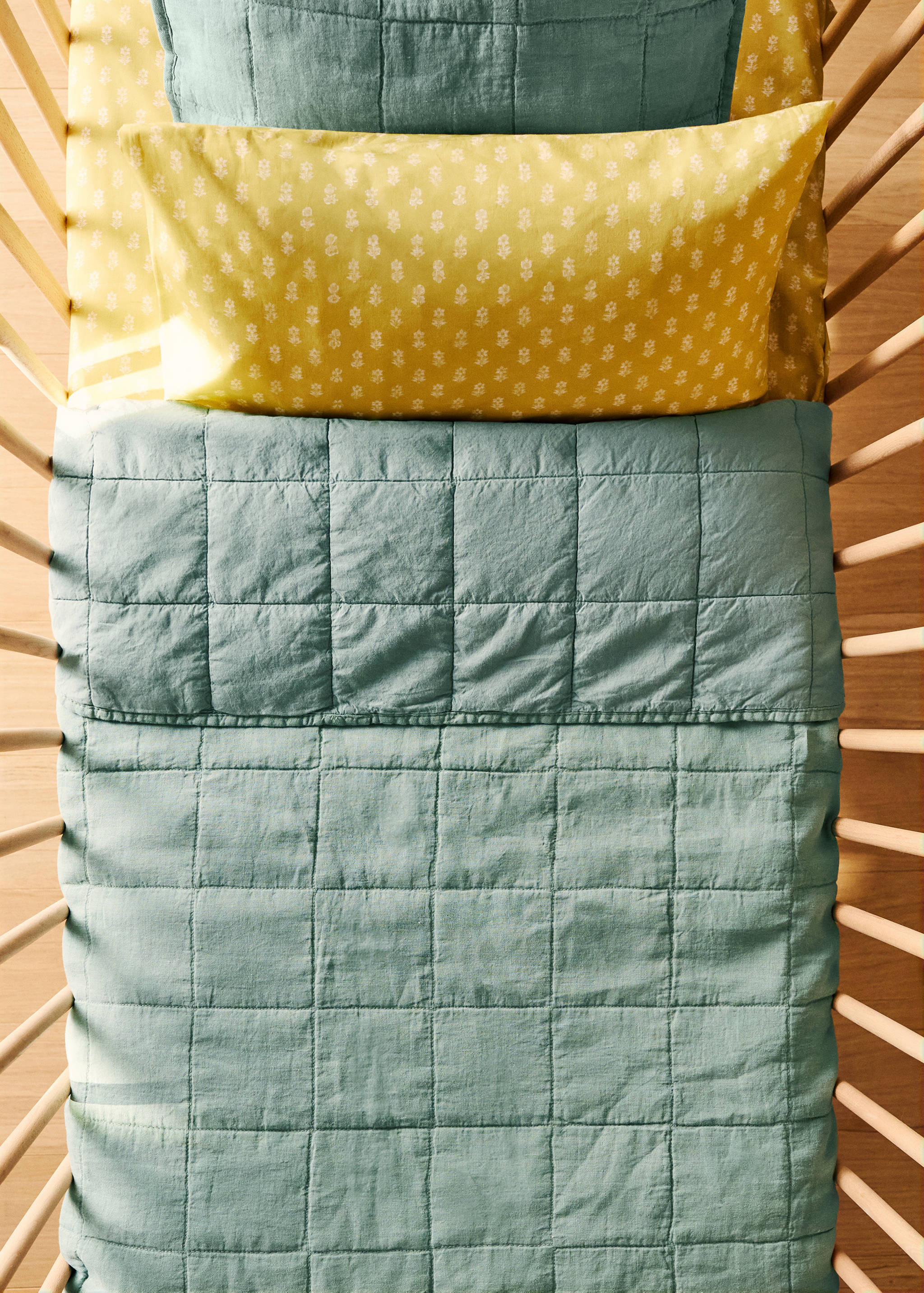 Garment-dyed linen cotton bedspread for cot - General plane