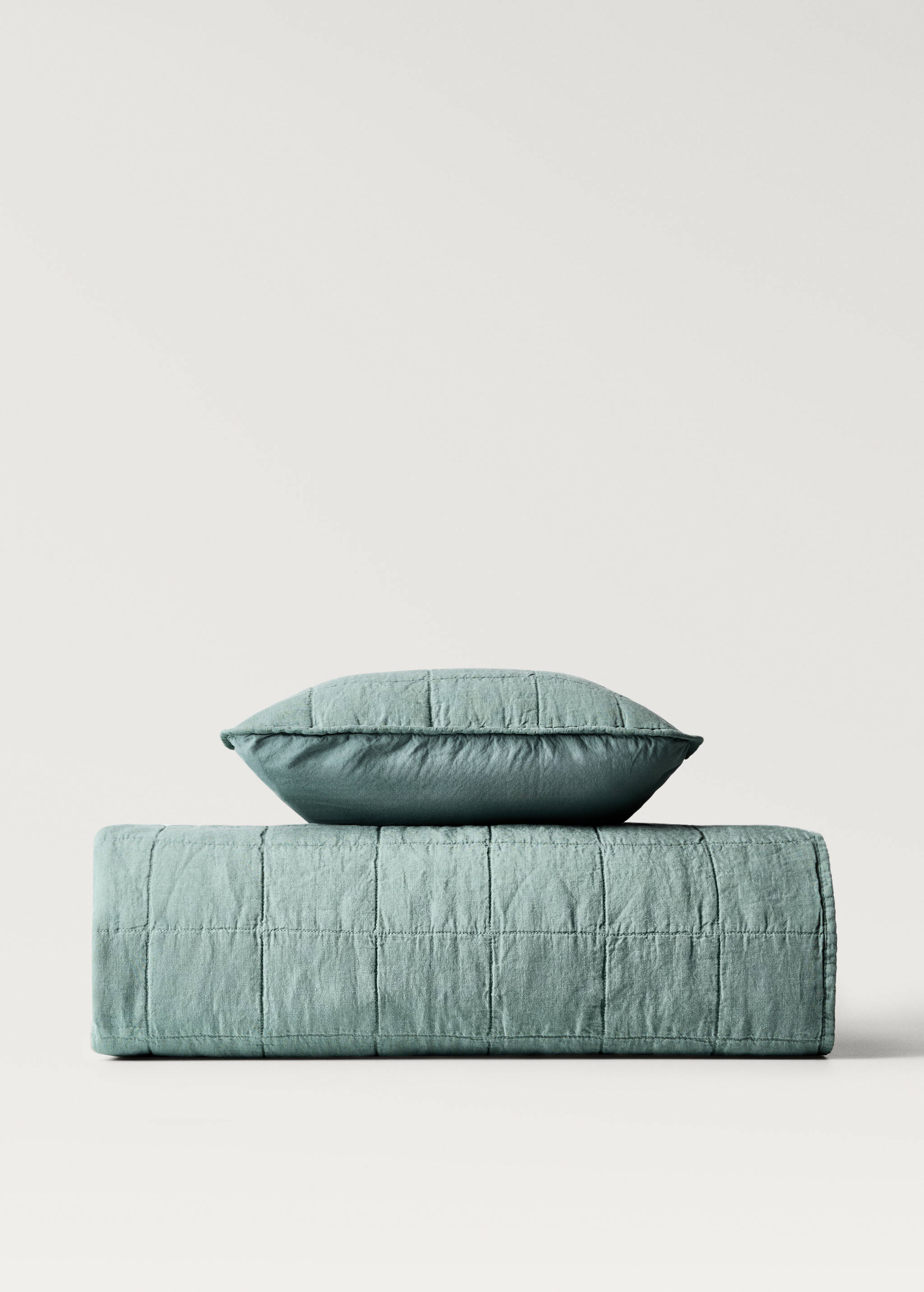 Garment-dyed linen cotton bedspread for cot - Article without model