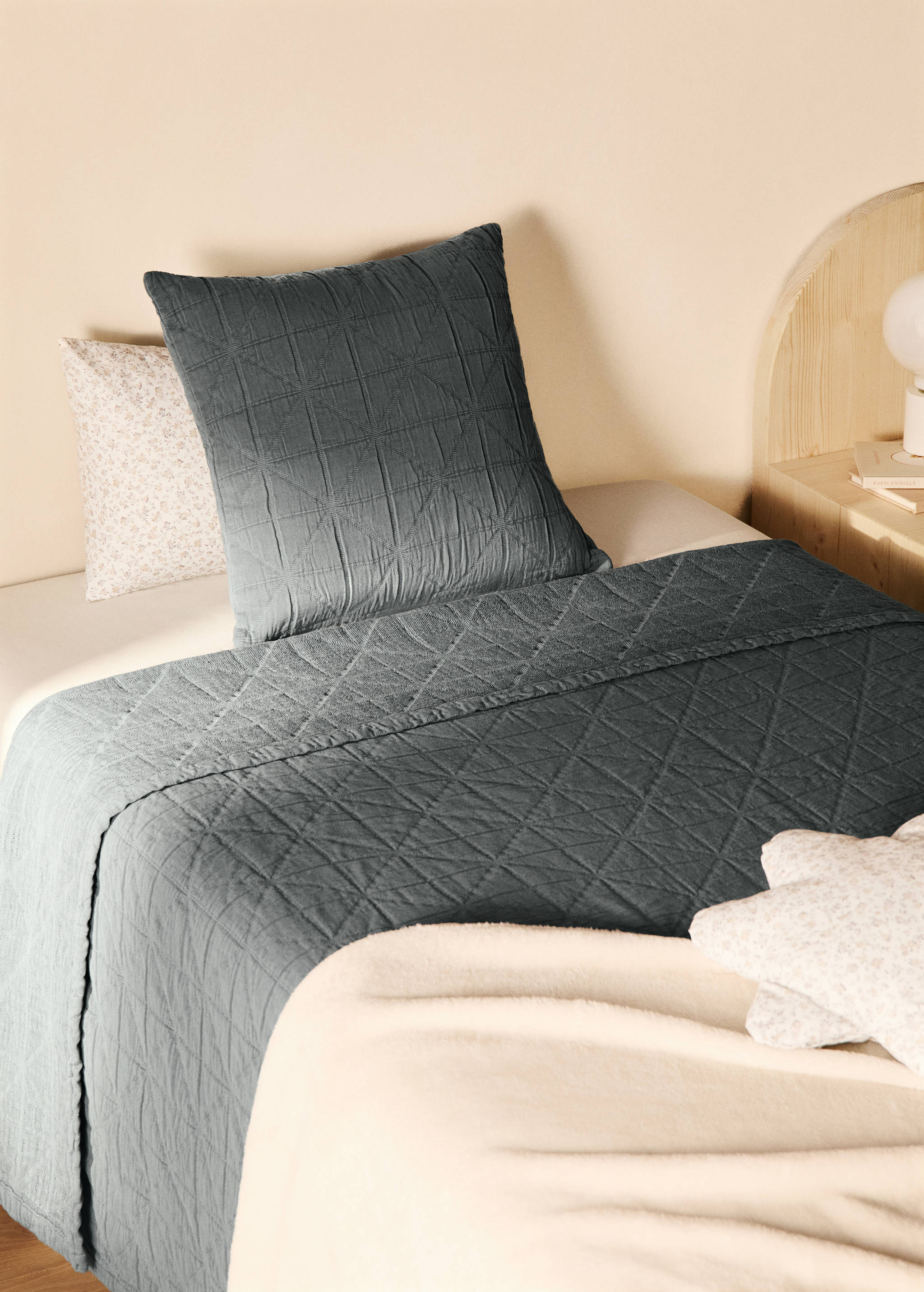 Narzuta z bawełnianego żakardu w romby farbowana po uszyciu na łóżko dziecięce 90/105 cm - Plan ogólny