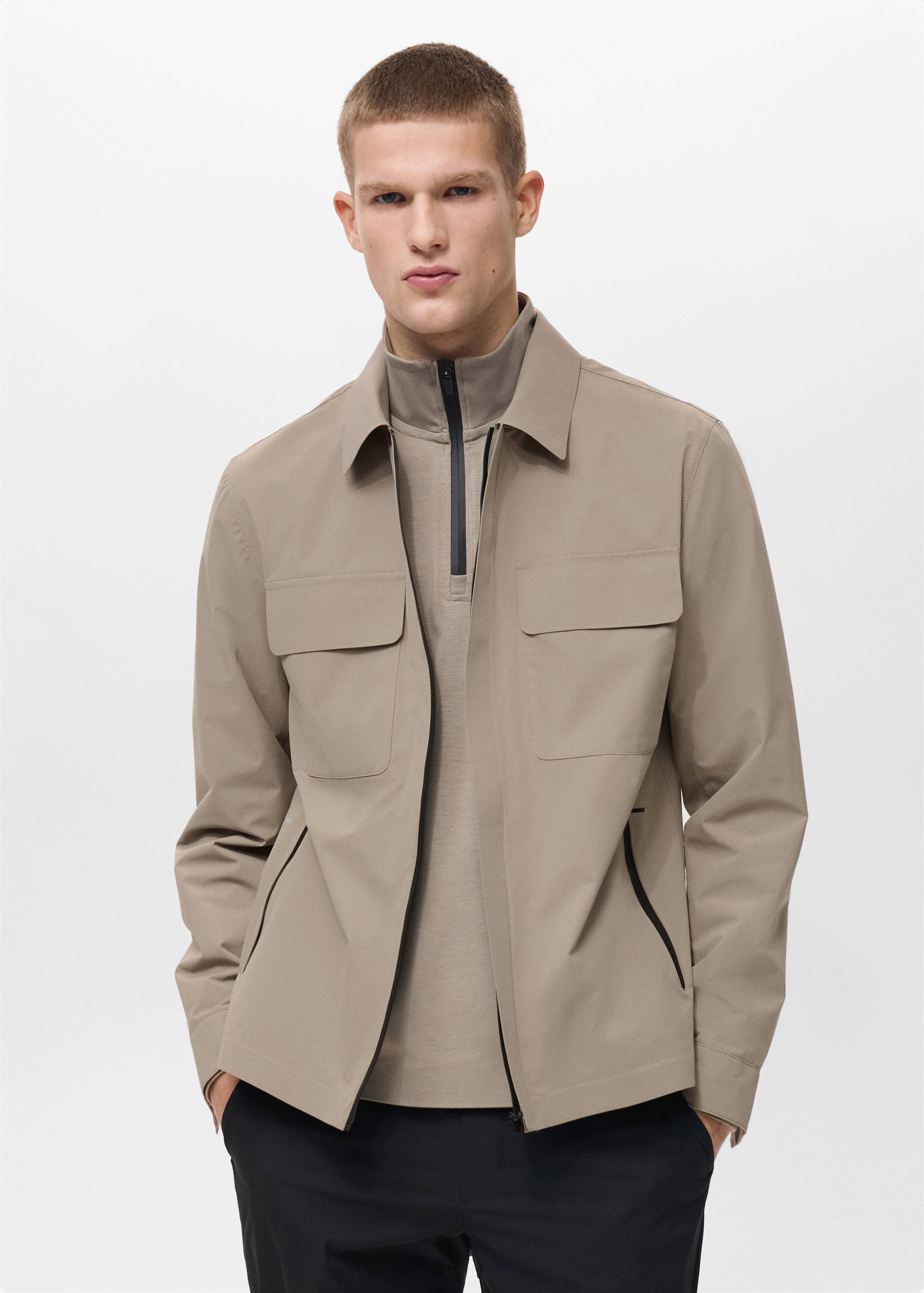 Water-repellent jacket with pockets - Medium plane
