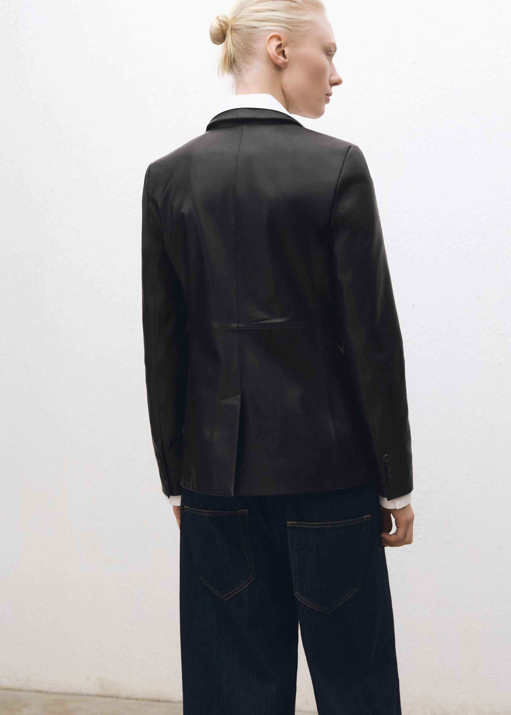 Leather jacket with buttons - Reverse of the article