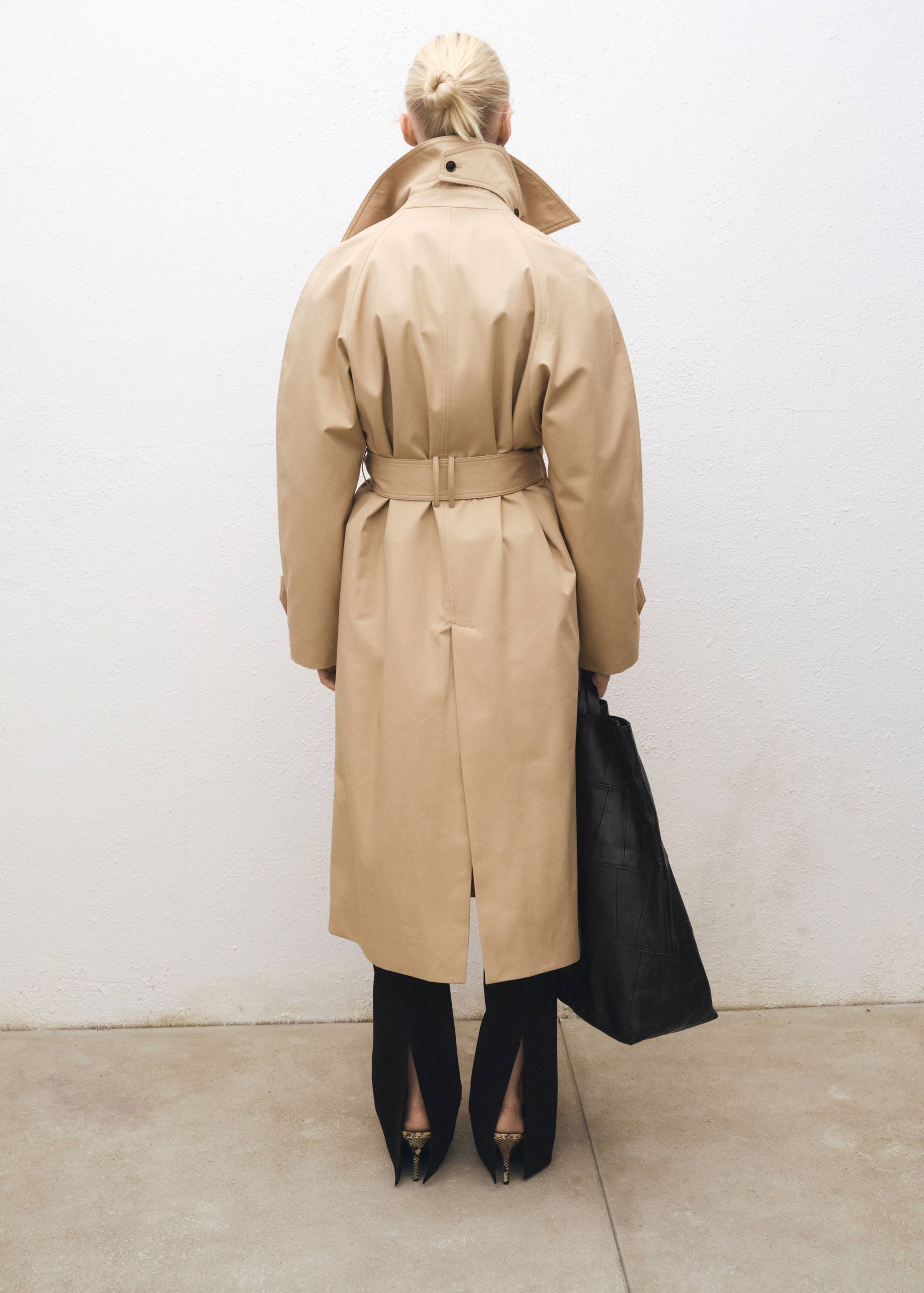 Long oversized cotton trench coat - Reverse of the article