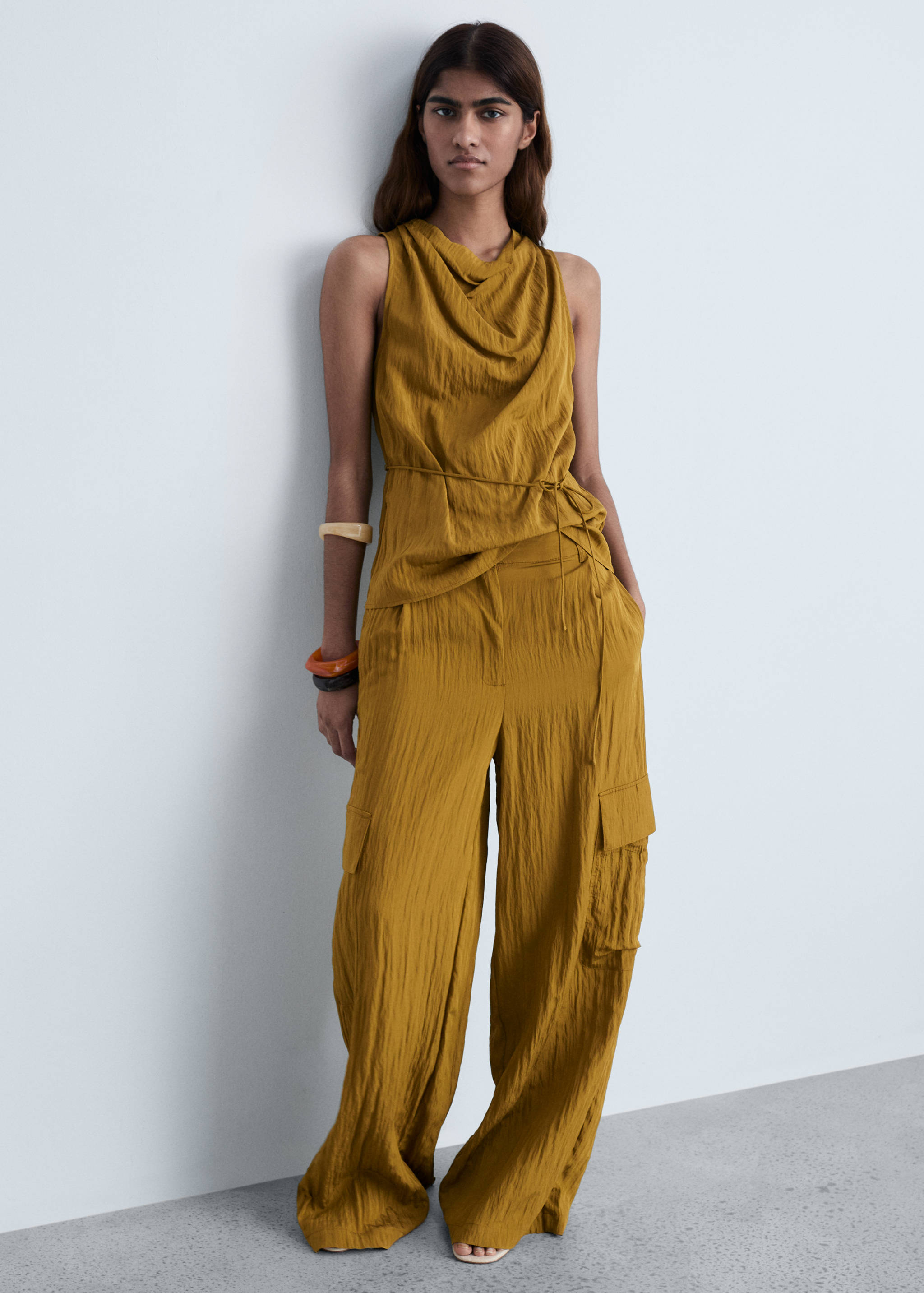 Textured cargo trousers - General plane