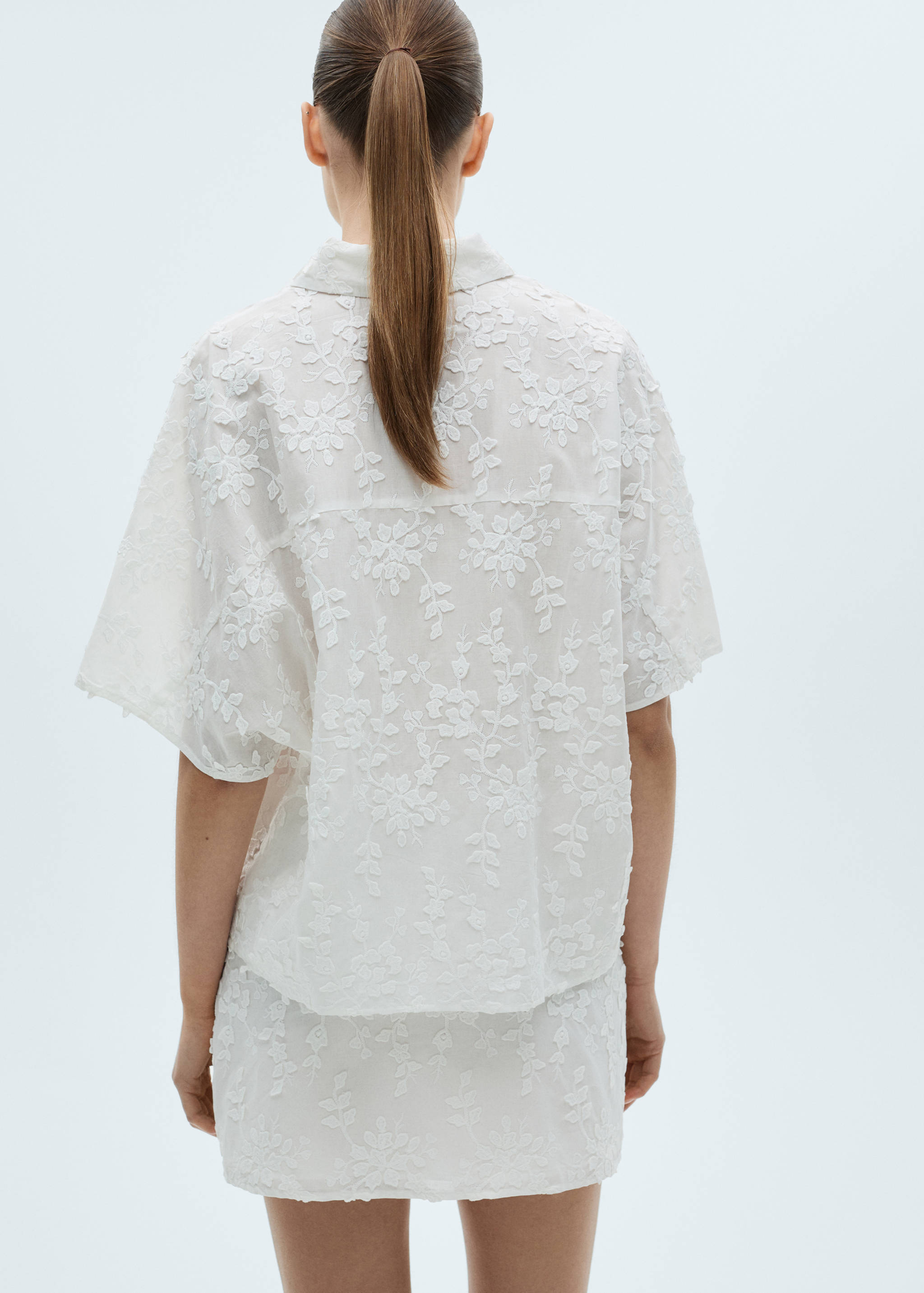 Chemise brodée manches courtes - Verso de l’article