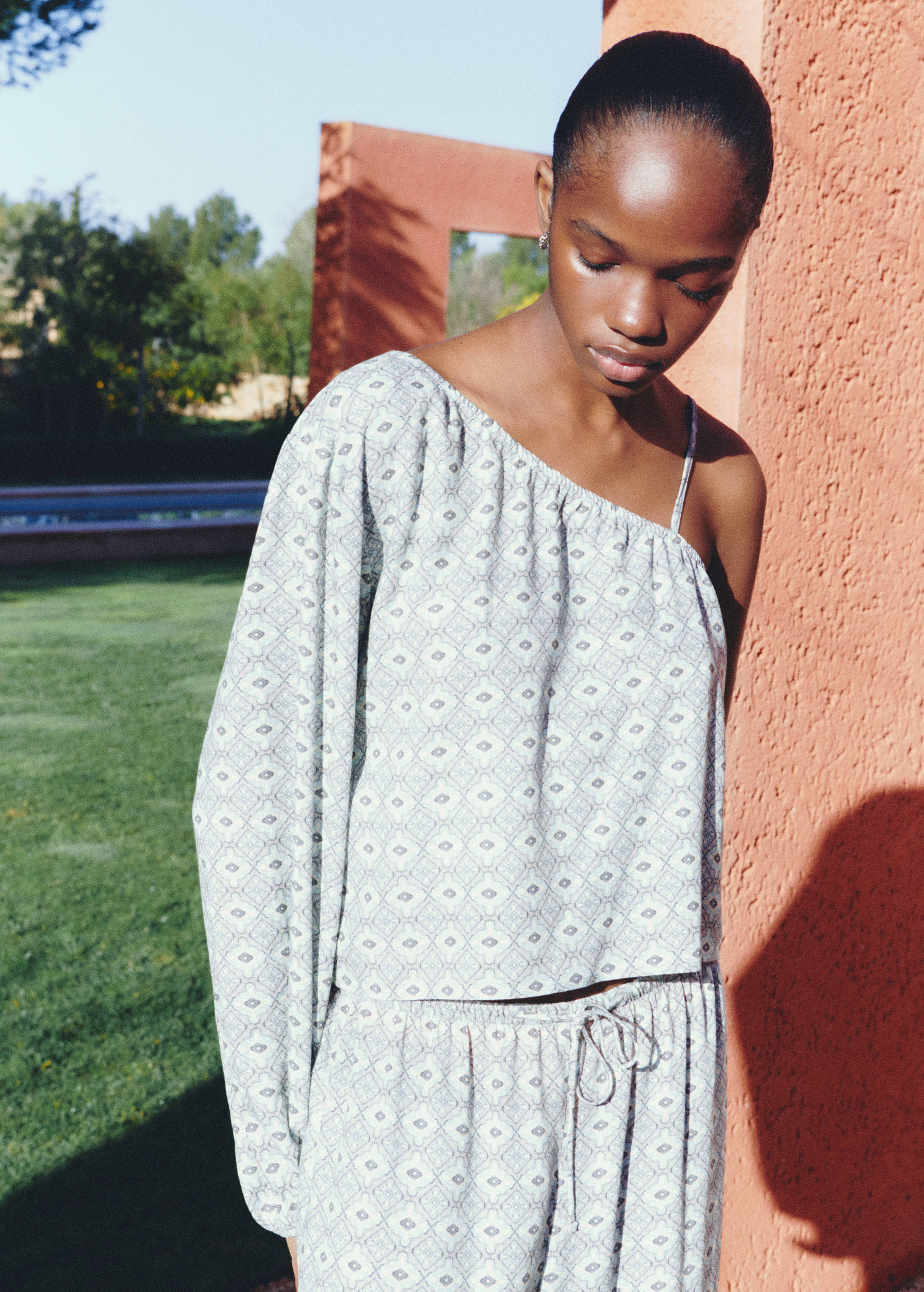 Desenli asimetrik bluz - Ürün detayı 5