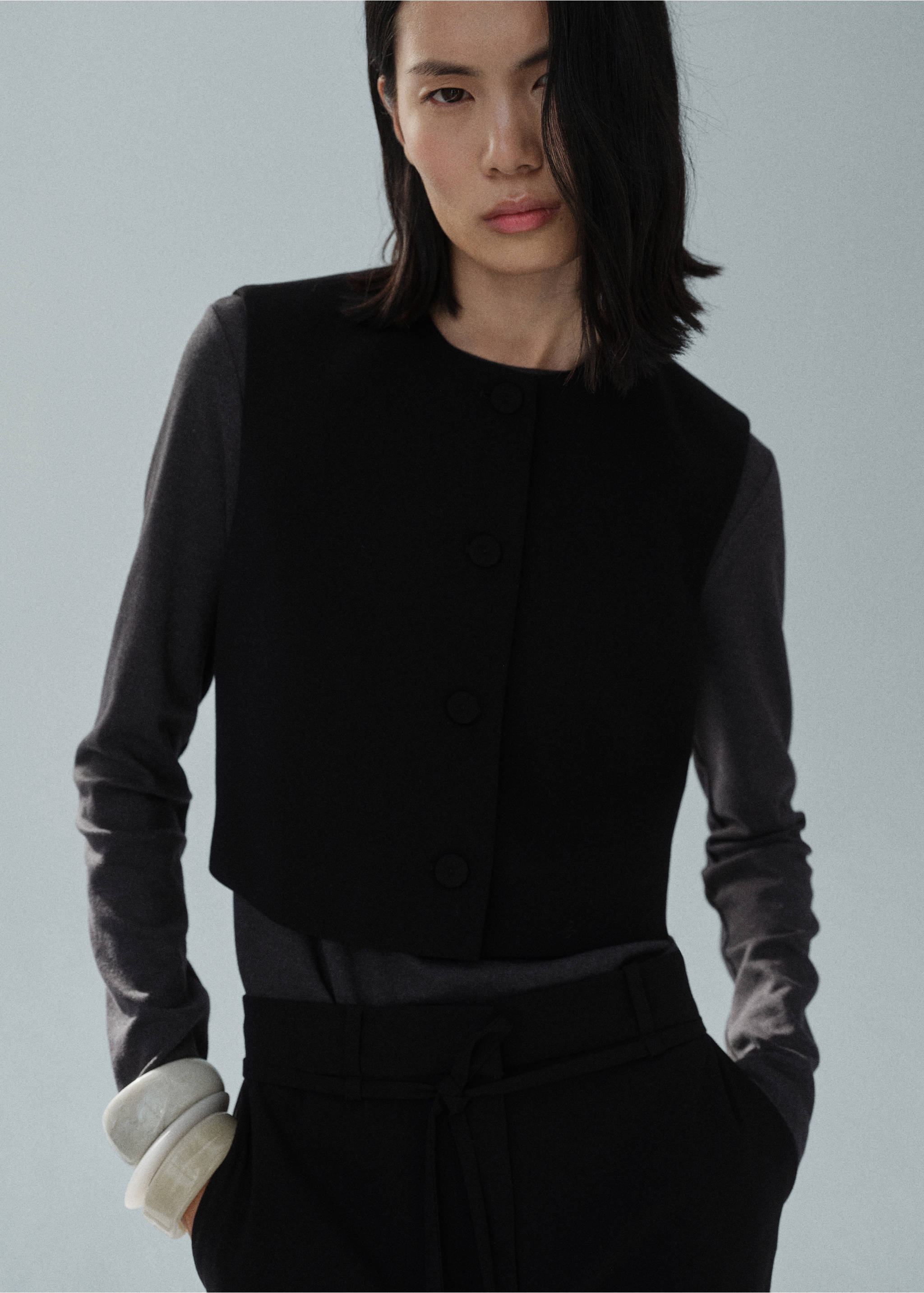 Suit waistcoat with buttons - Medium plane, Black. Ref: 87054802-00.
