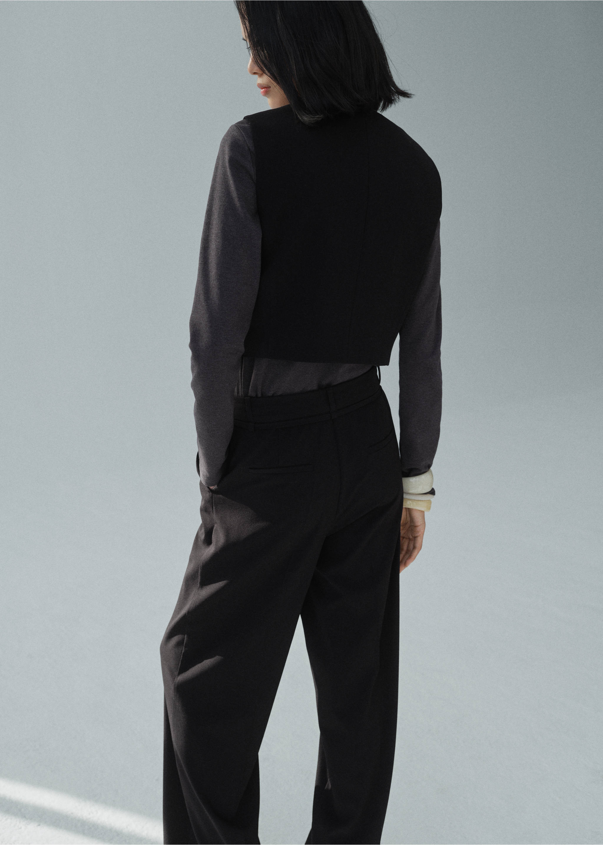 Suit waistcoat with buttons - Reverse of the article, Black. Ref: 87054802-00.