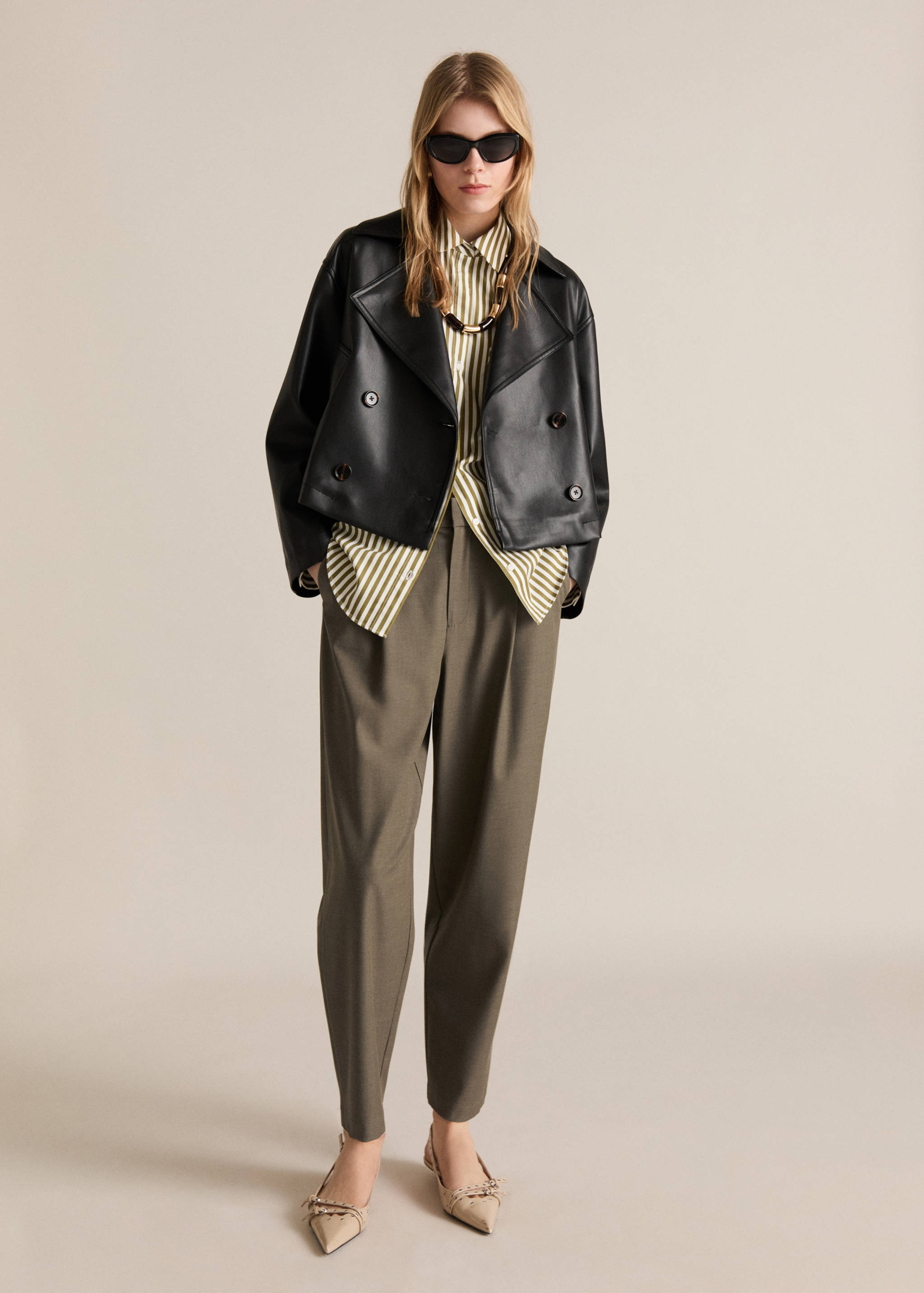 Straight mid-rise pants - General plane