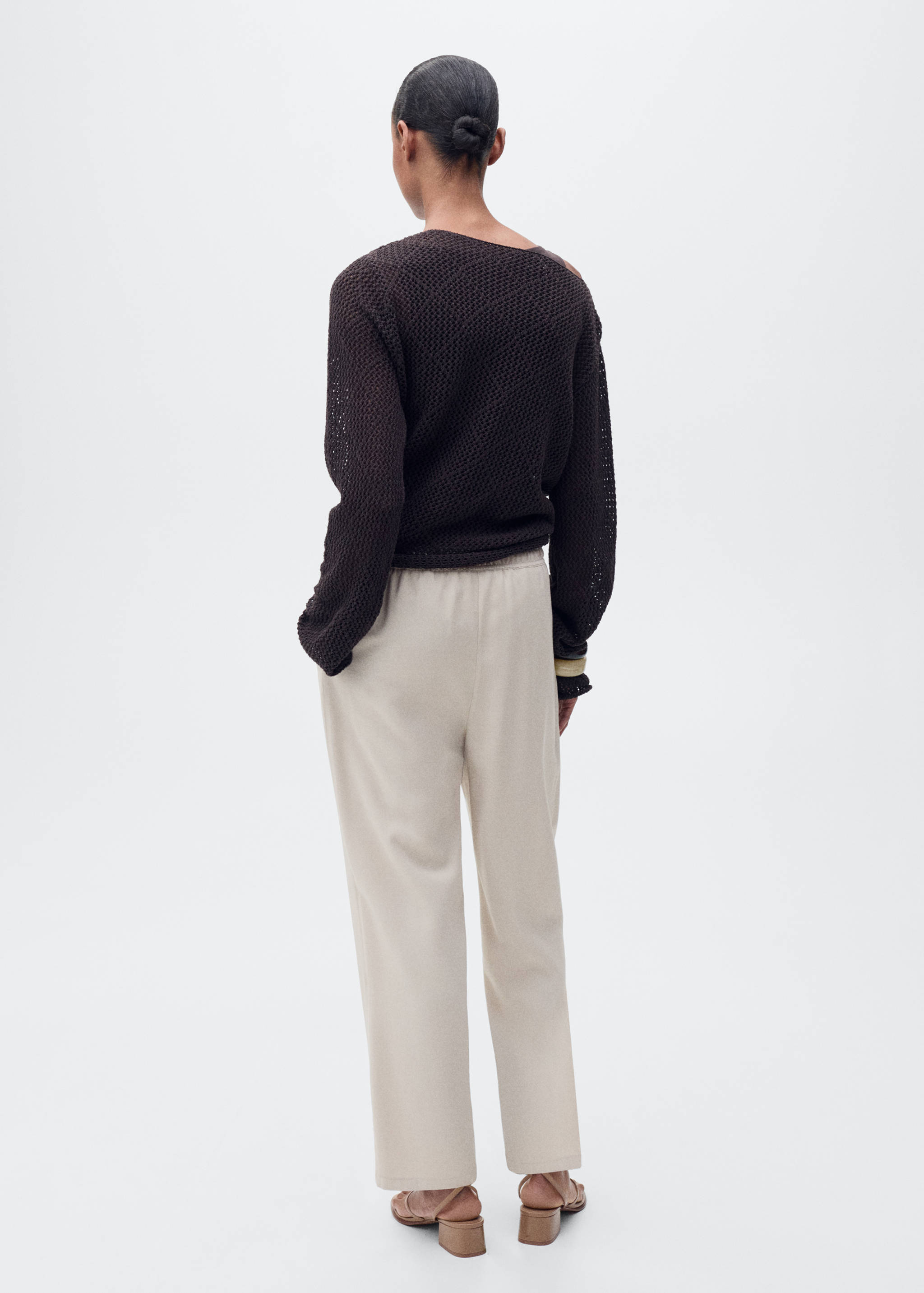 Elastic waist flowy trousers - Reverse of the article