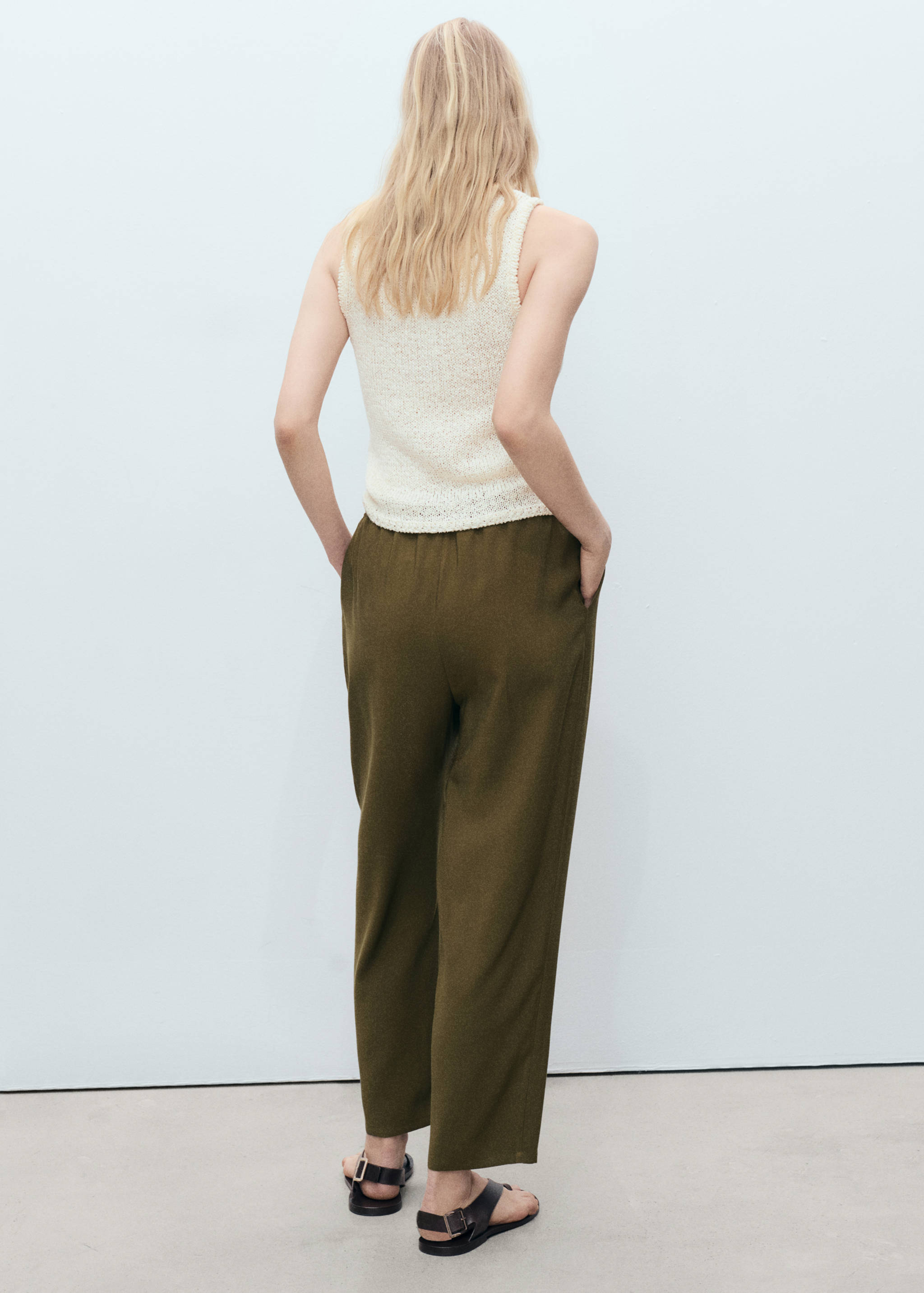 Elastic waist flowy trousers - Reverse of the article