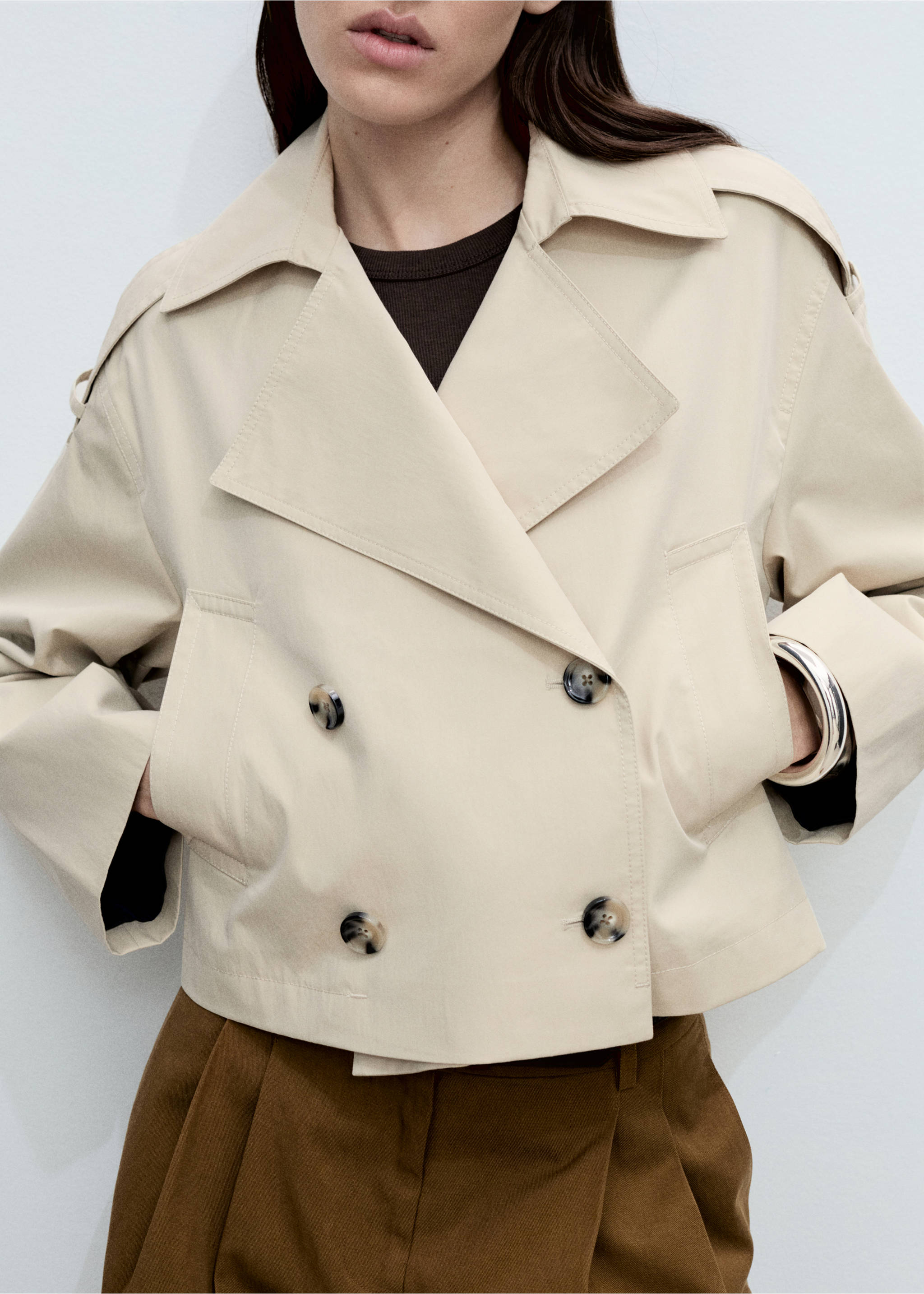 Trench crop double boutonnage - Plan moyen, Gris clair/pastel. Ref: 87055735-00.