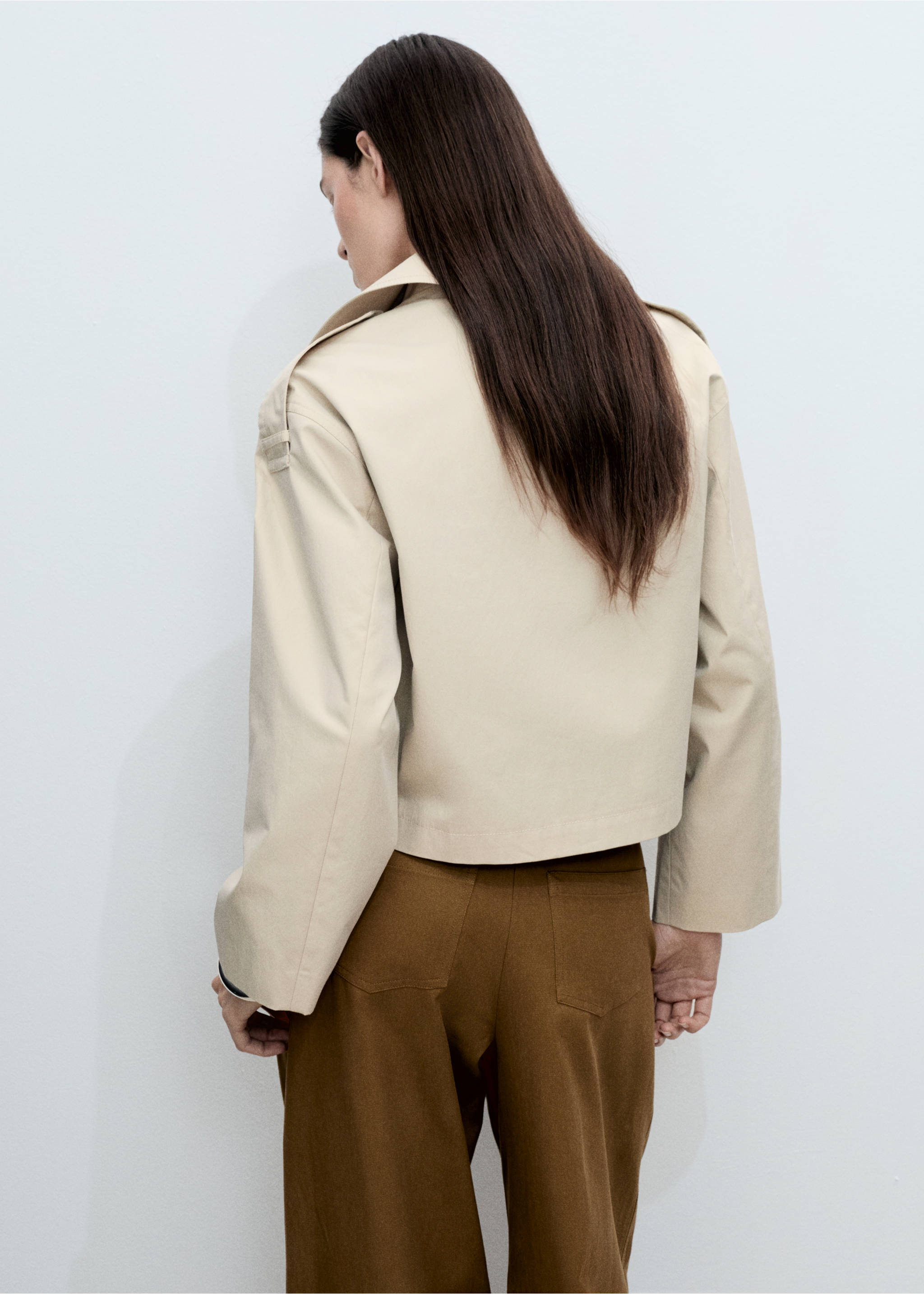 Trench crop double boutonnage - Verso de l’article, Gris clair/pastel. Ref: 87055735-00.