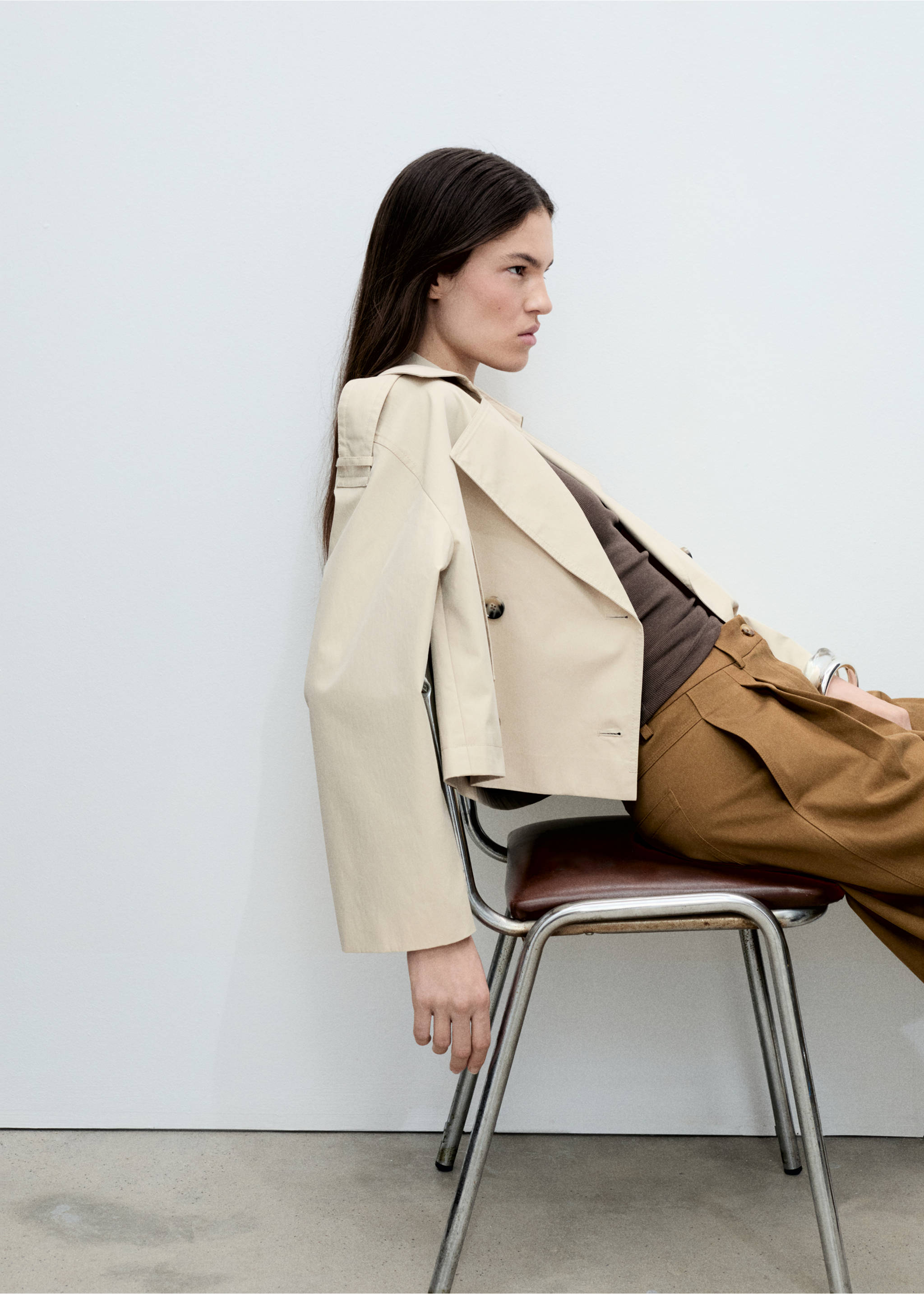 Trench crop double boutonnage - Détail de l'article 2, Gris clair/pastel. Ref: 87055735-00.