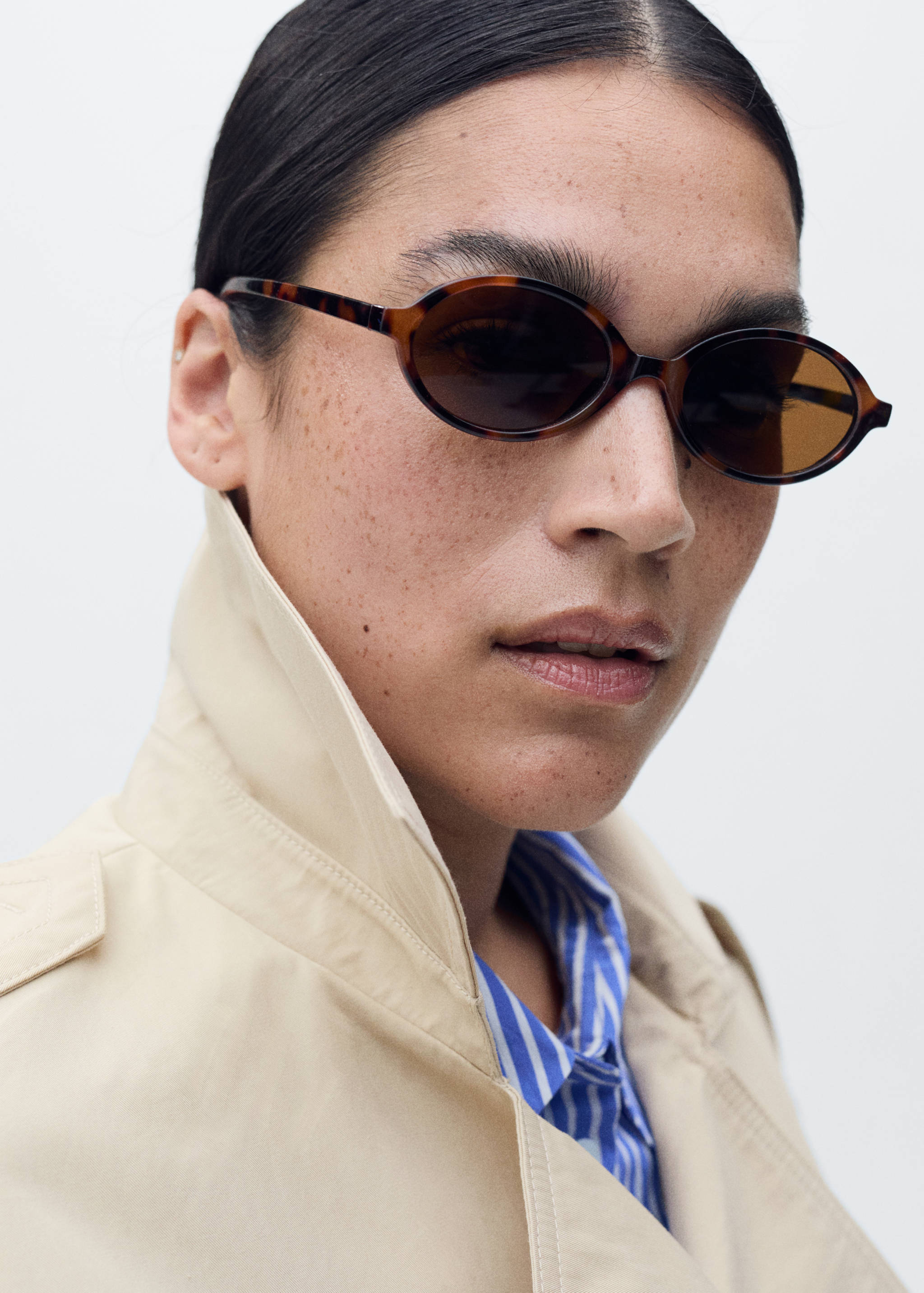 Double-breasted cropped trench coat - Details of the article 4