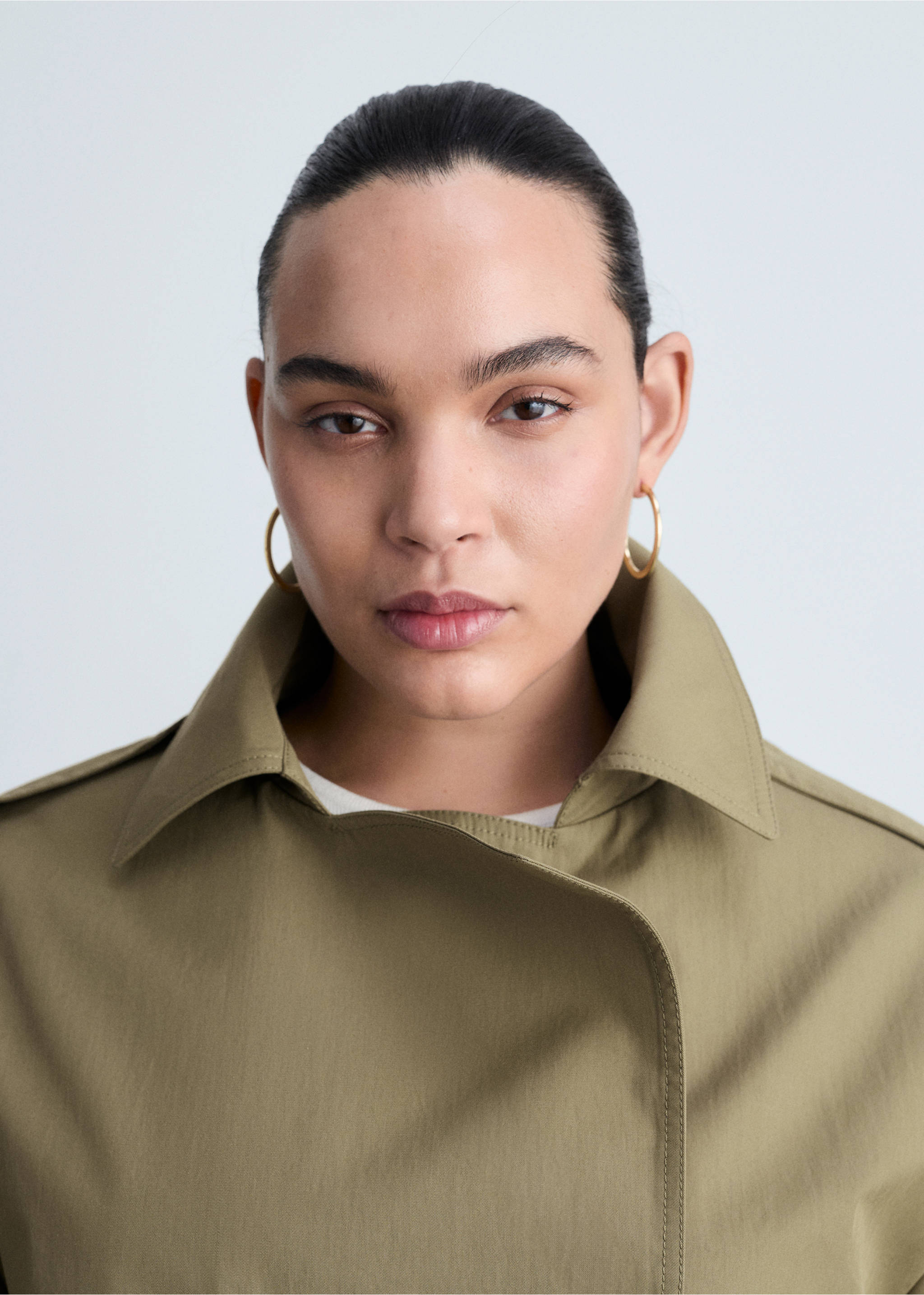 Trench crop double boutonnage - Détail de l'article 4, Kaki. Ref: 87055735-00.