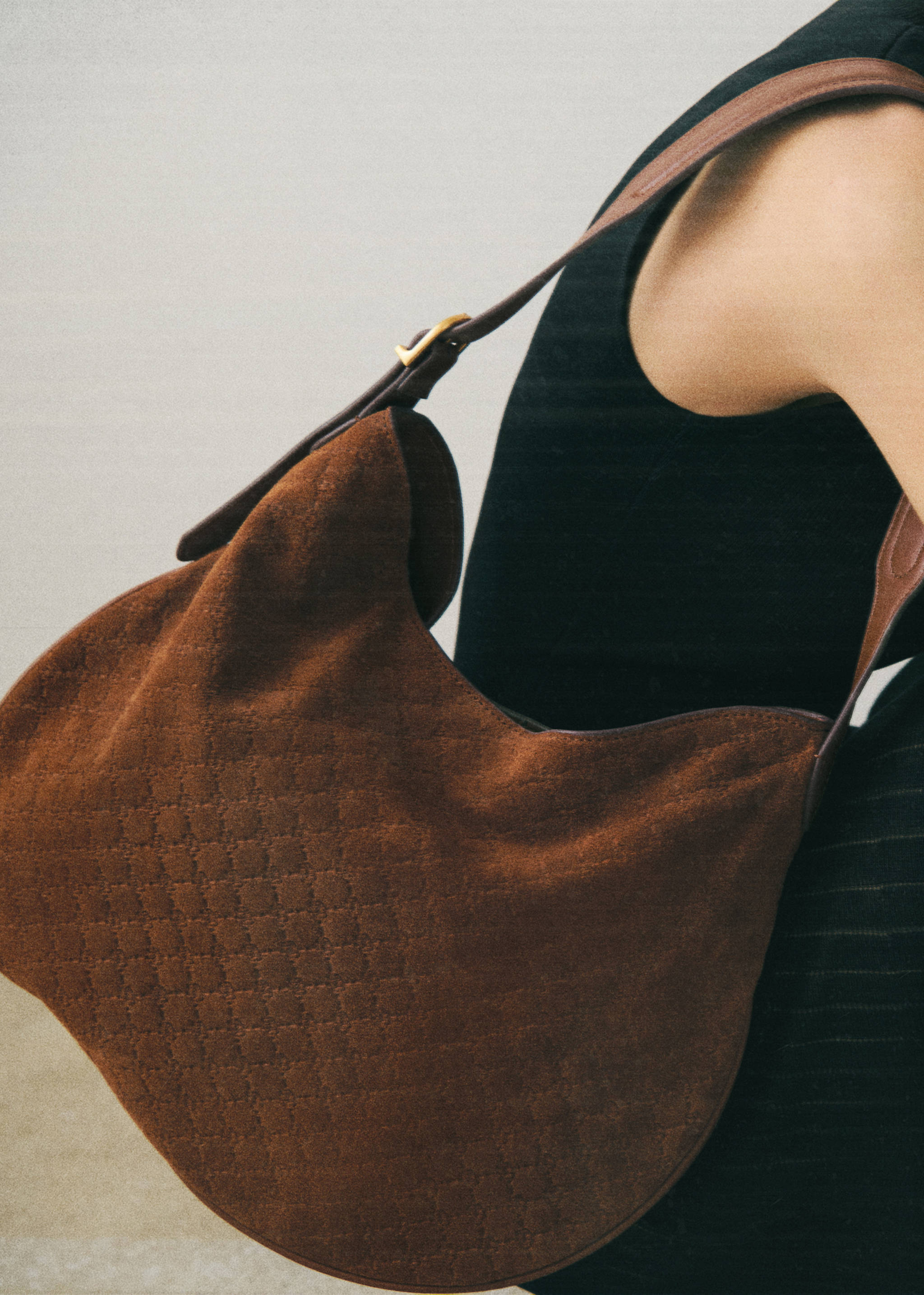 Suede shoulder bag with logo print - Details of the article 9