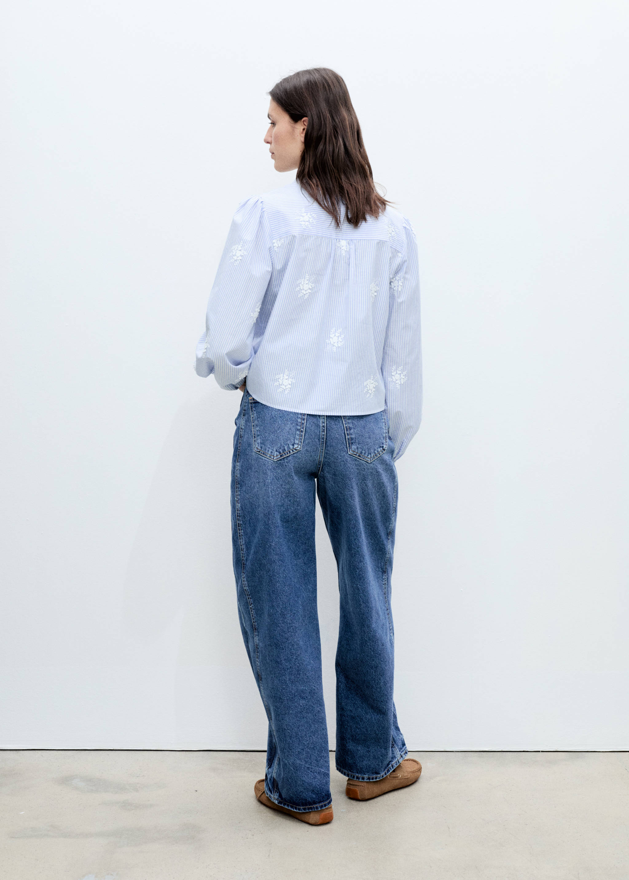 Flower embroidered striped shirt - Reverse of the article