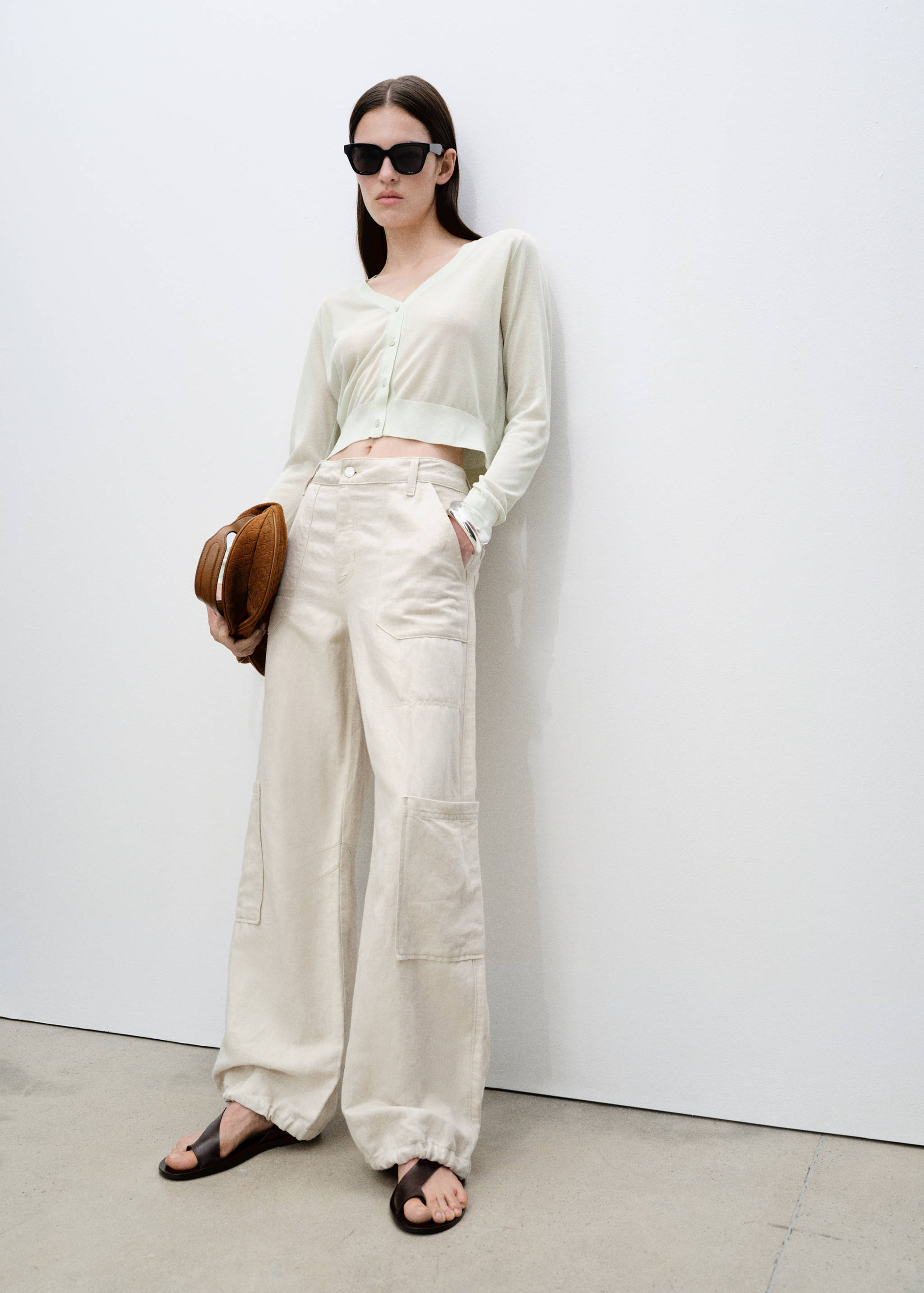 Cardigan de malha cropped semitransparente - Plano geral