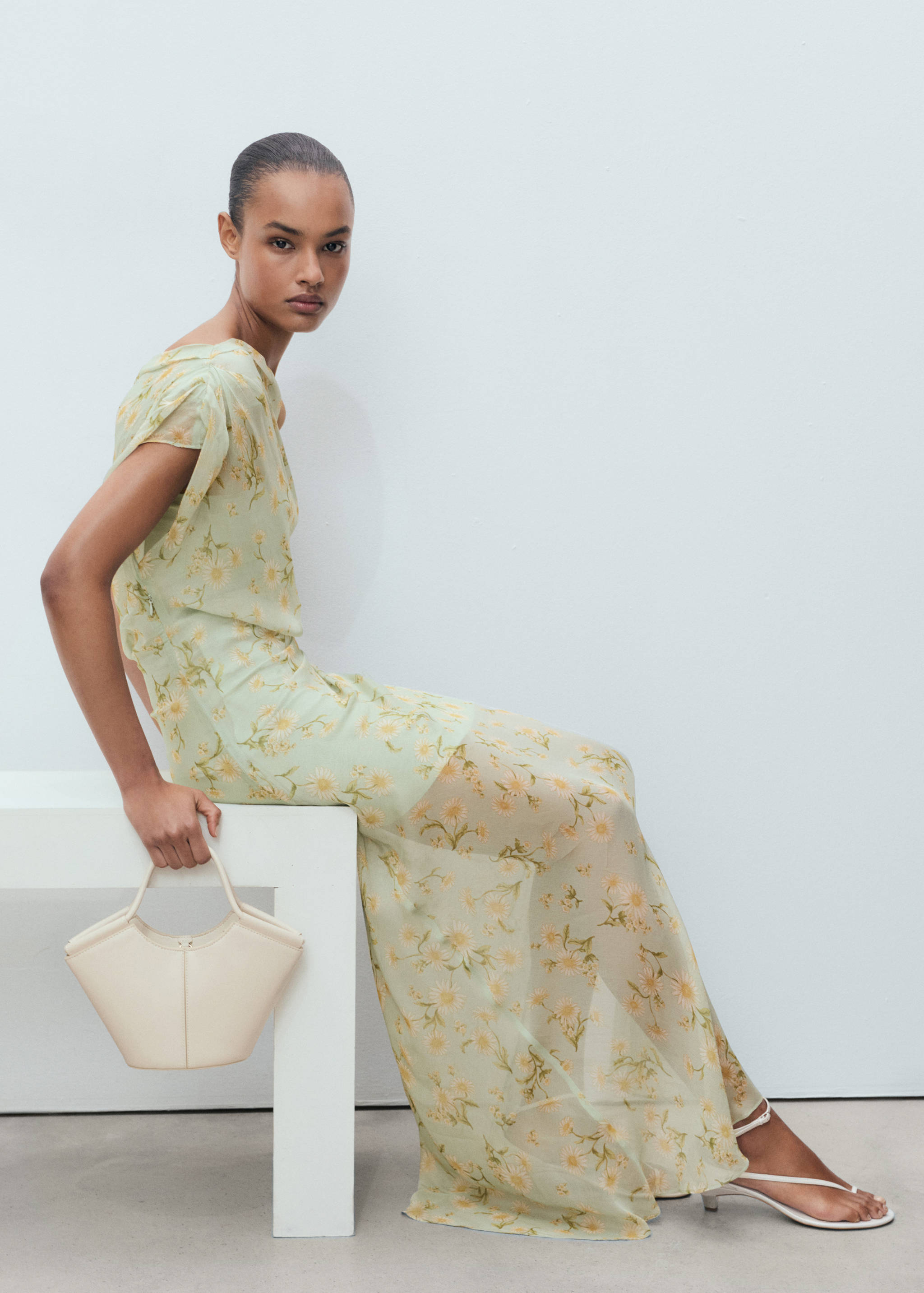 فستان شفاف جزئيًا مزين بالزهور - تفاصيل المنتج 2