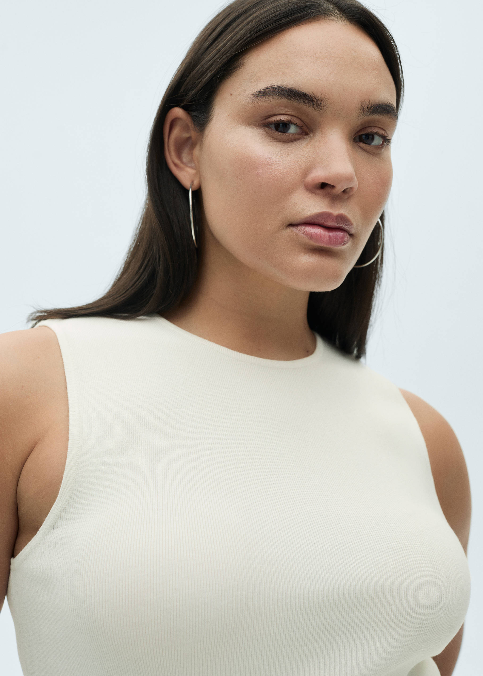 Sleeveless fitted knitted top - Details of the article 4