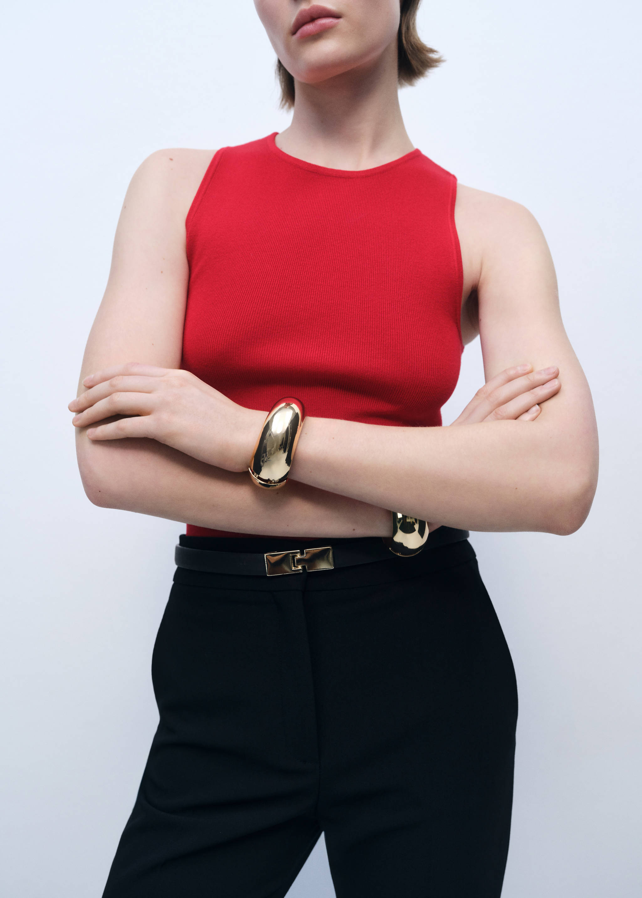 Sleeveless fitted knitted top - Medium plane