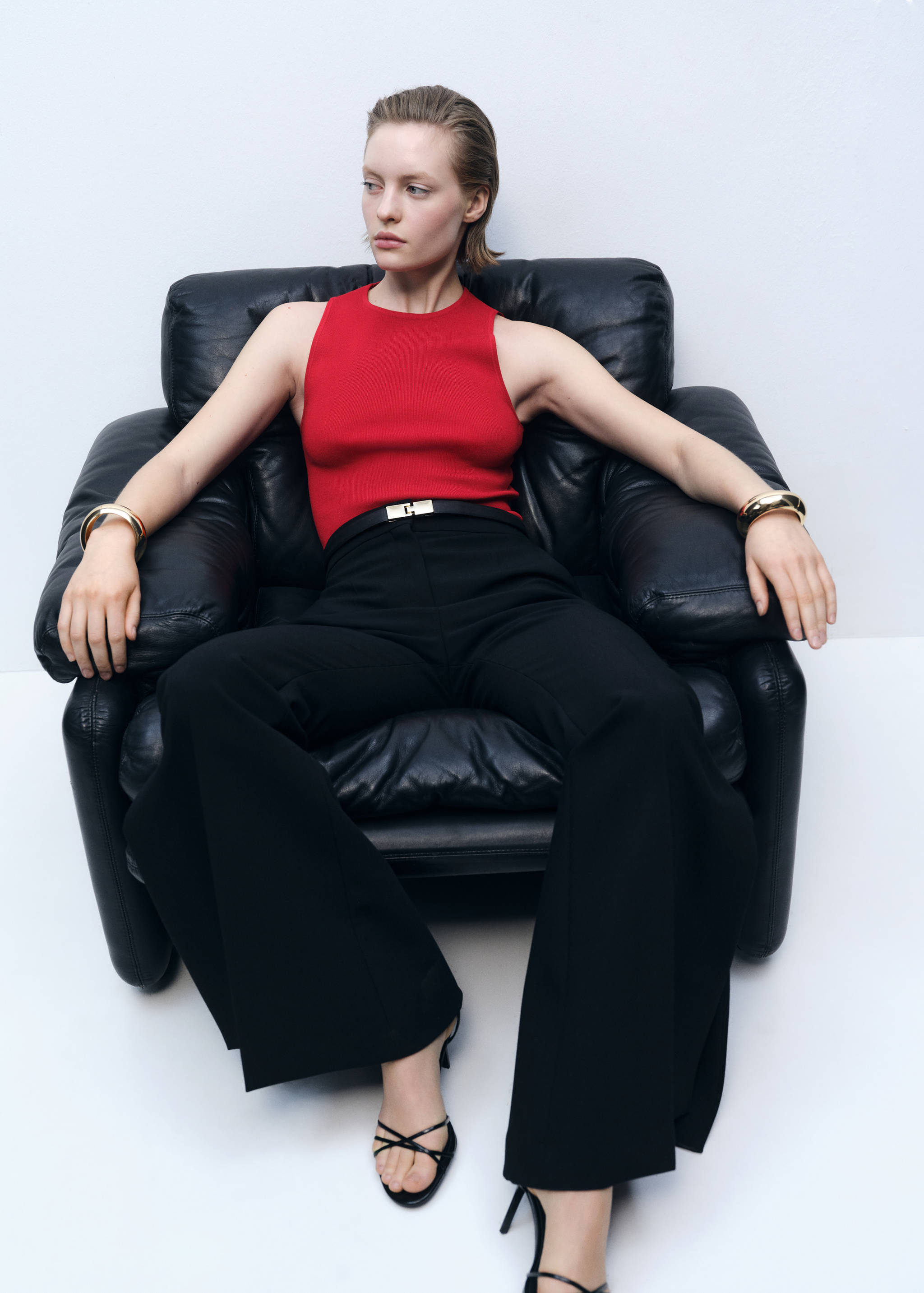 Sleeveless fitted knitted top - Details of the article 2