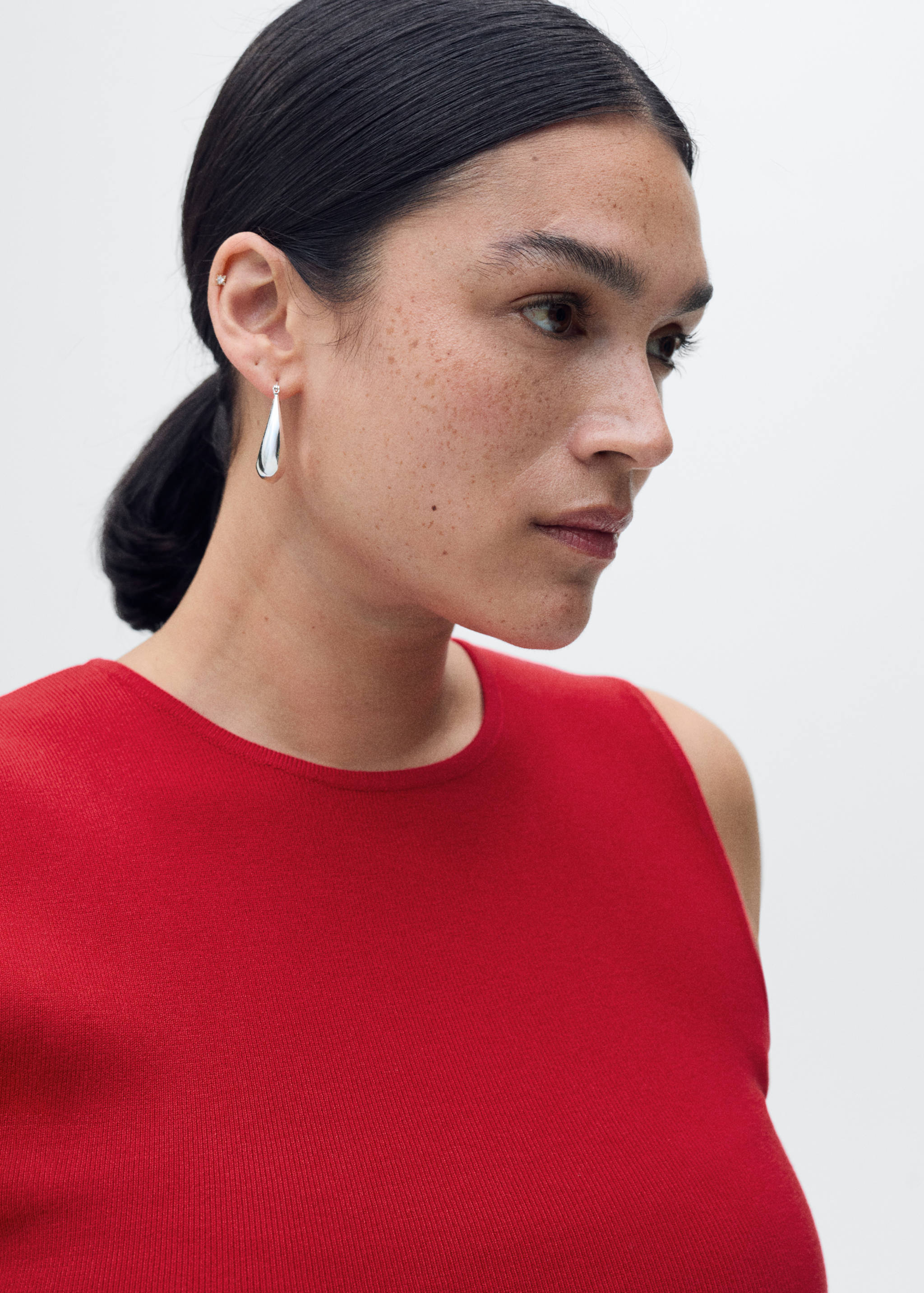 Sleeveless fitted knitted top - Details of the article 4