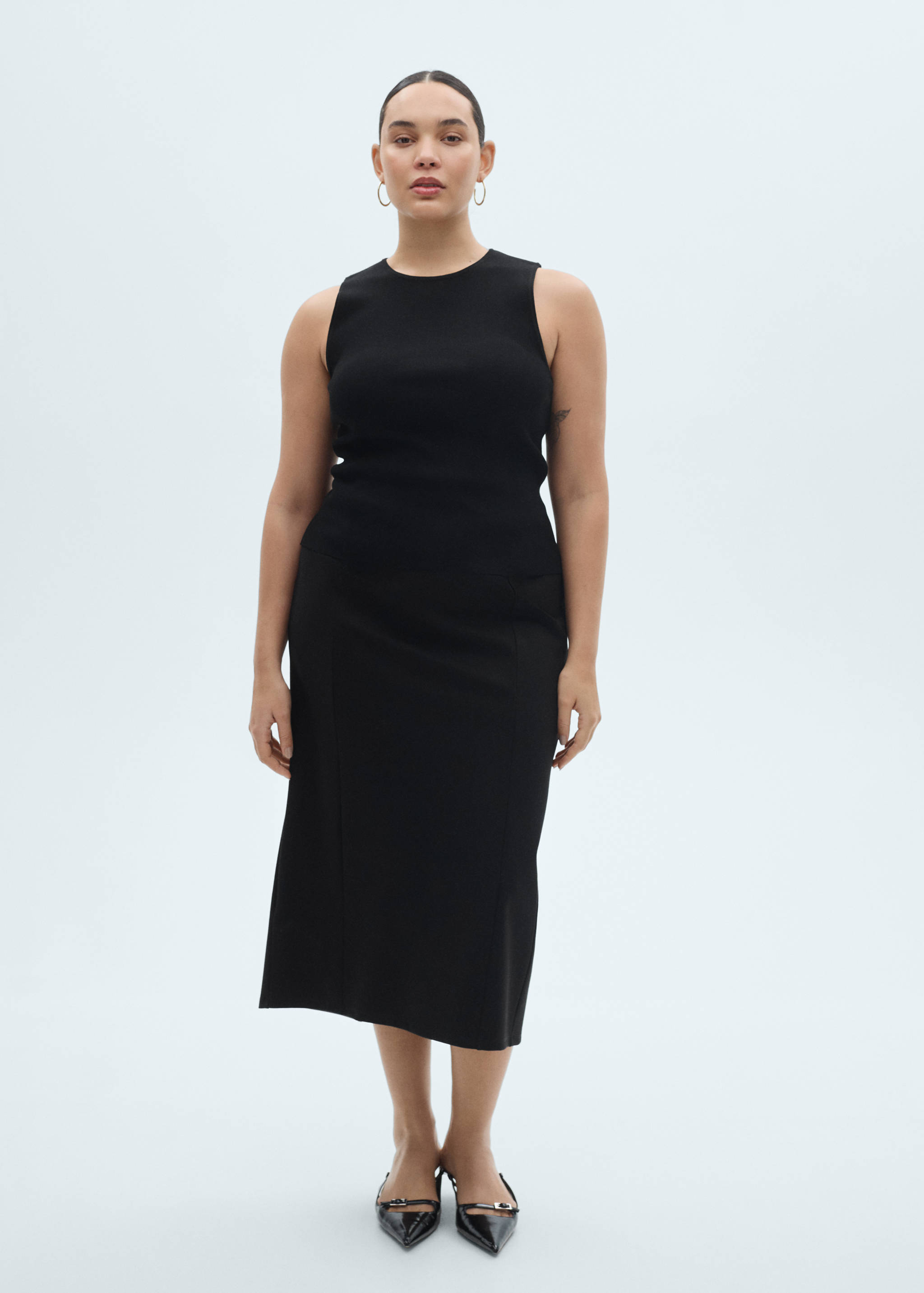 Top z dzianiny o taliowanym kroju bez rękawów - Szczegóły artykułu 3