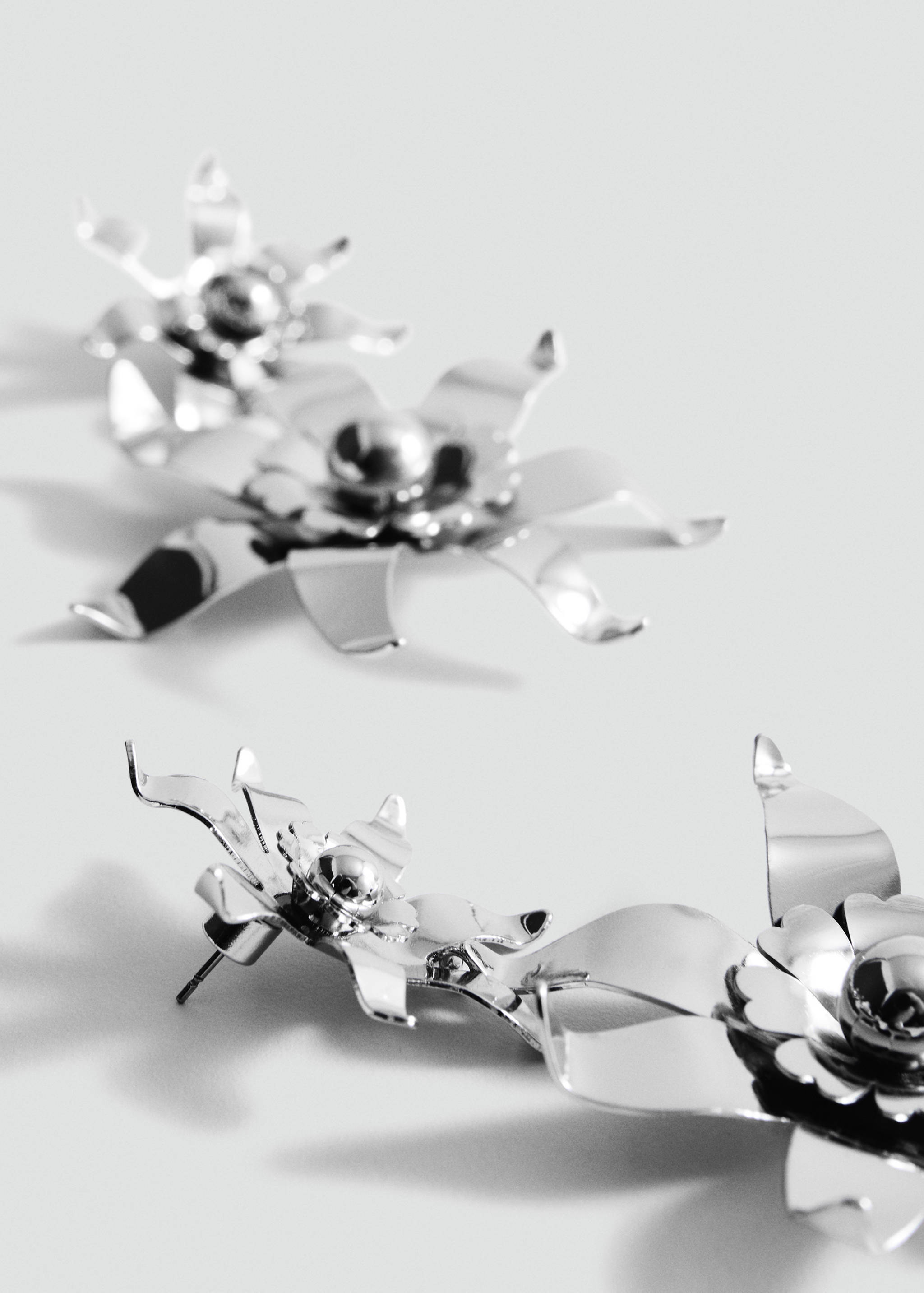 Ohrhänger mit Blumen - Mittlere Ansicht