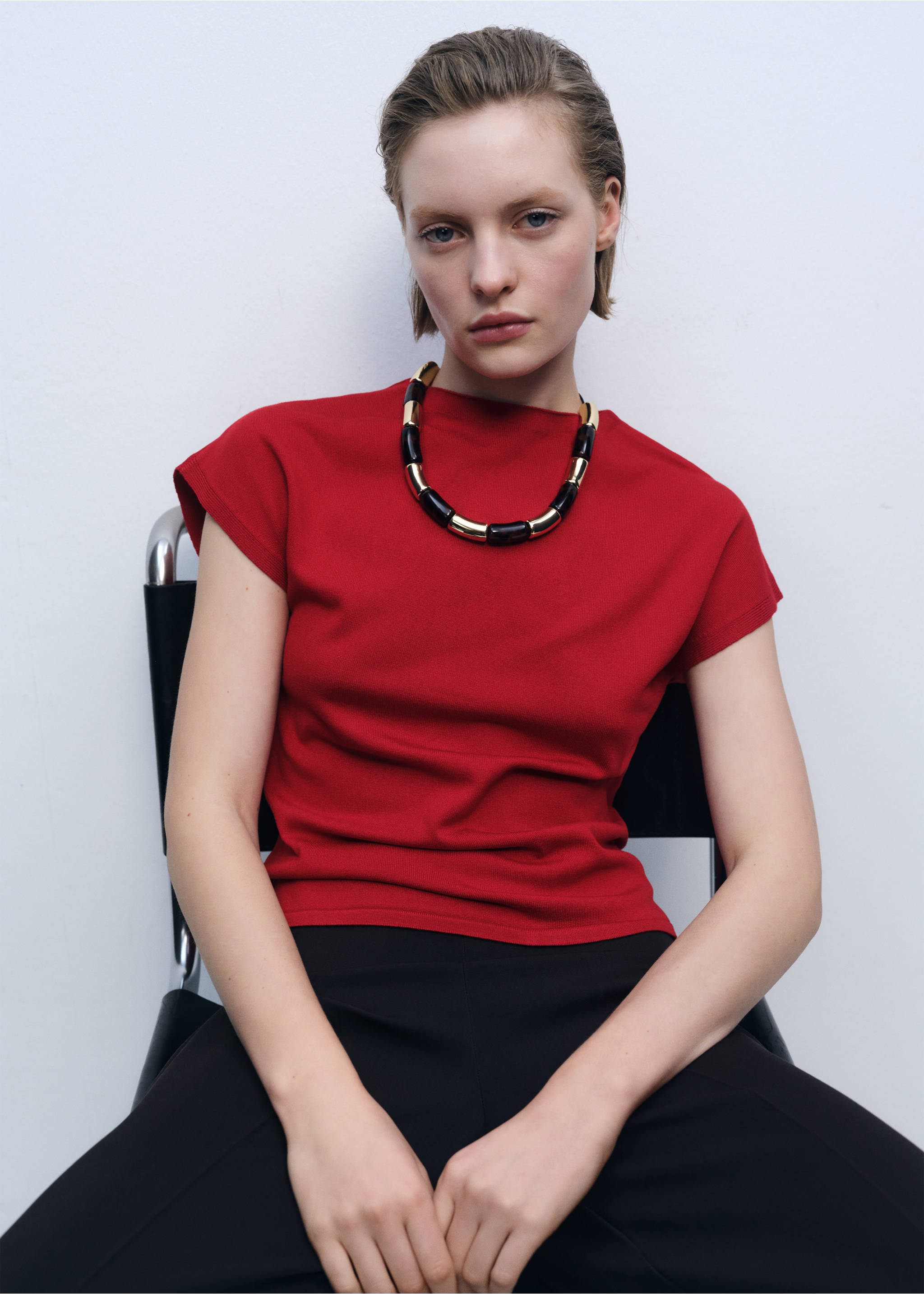 Short-sleeved fine-knit sweater - Details of the article 2, Red. Ref: 87055763-00.