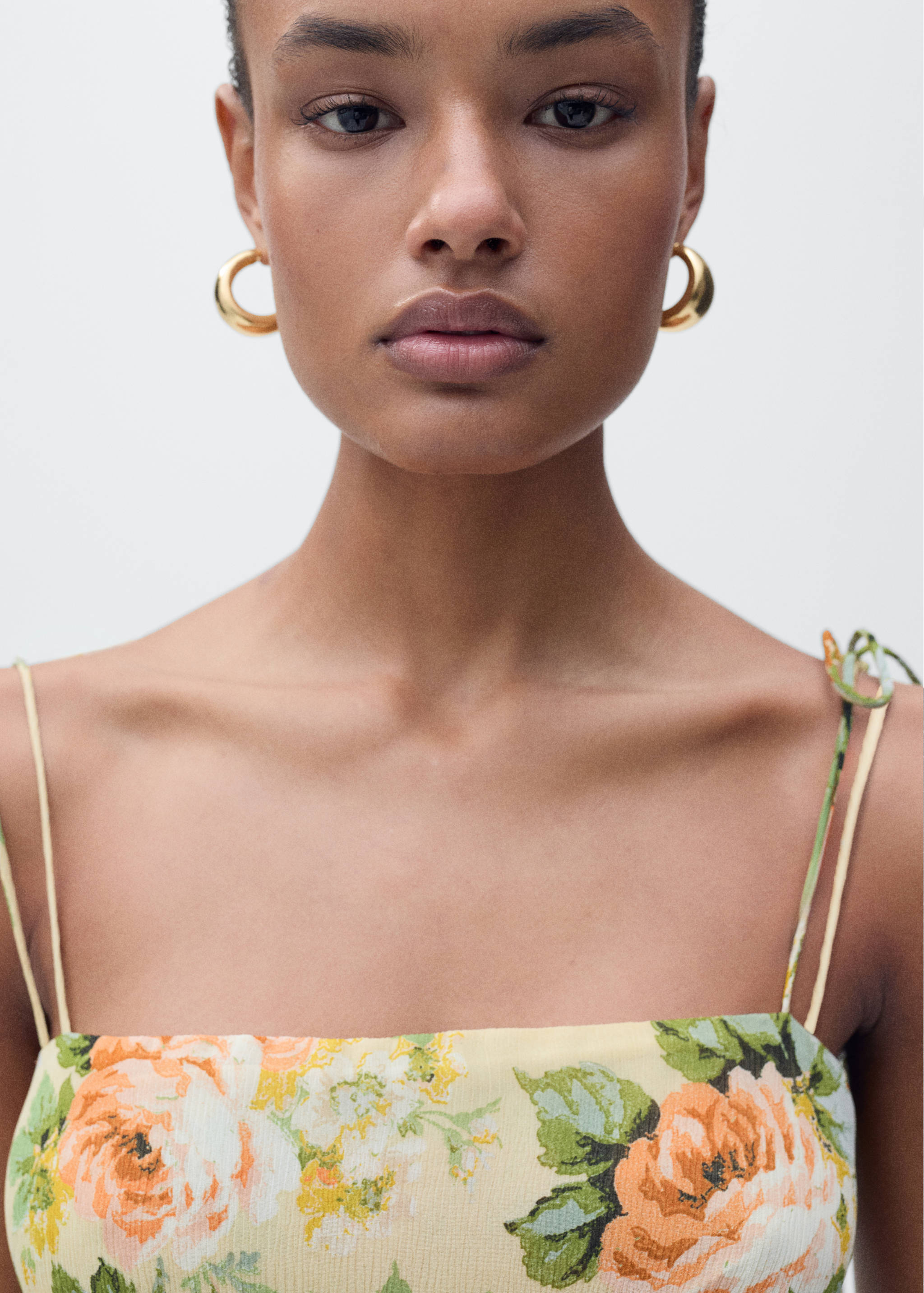 Kurzes Blumenkleid mit Rüschen - Detail des Artikels 1