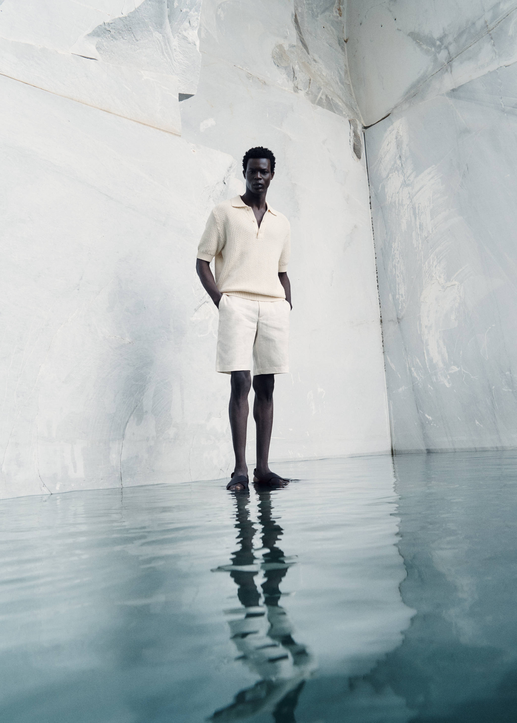 Slim-fit 100% linen bermuda shorts - Details of the article 3, Off White. Ref: 87055919-00.