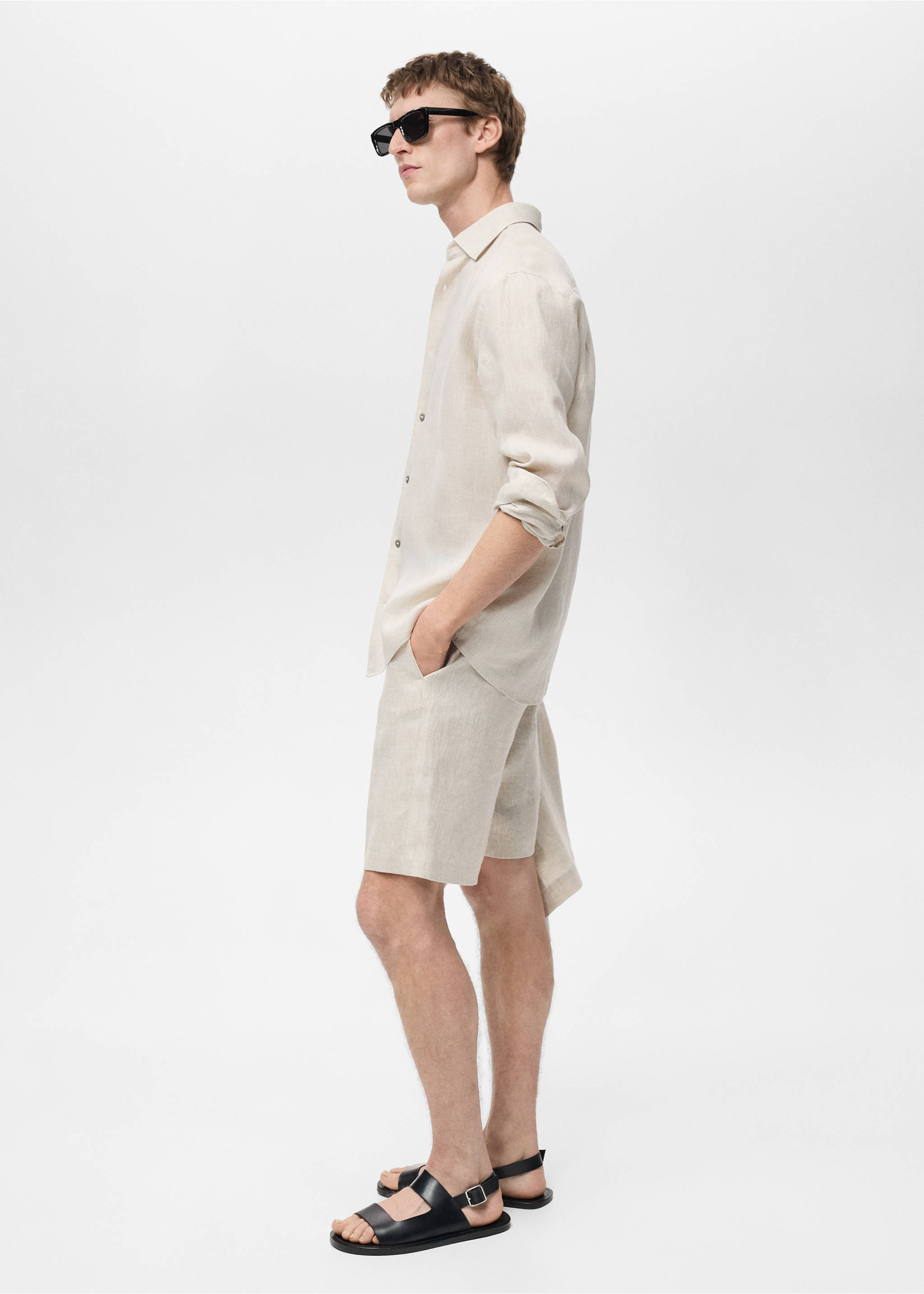 Slim-fit 100% linen bermuda shorts - Details of the article 3, Ecru. Ref: 87055919-00.