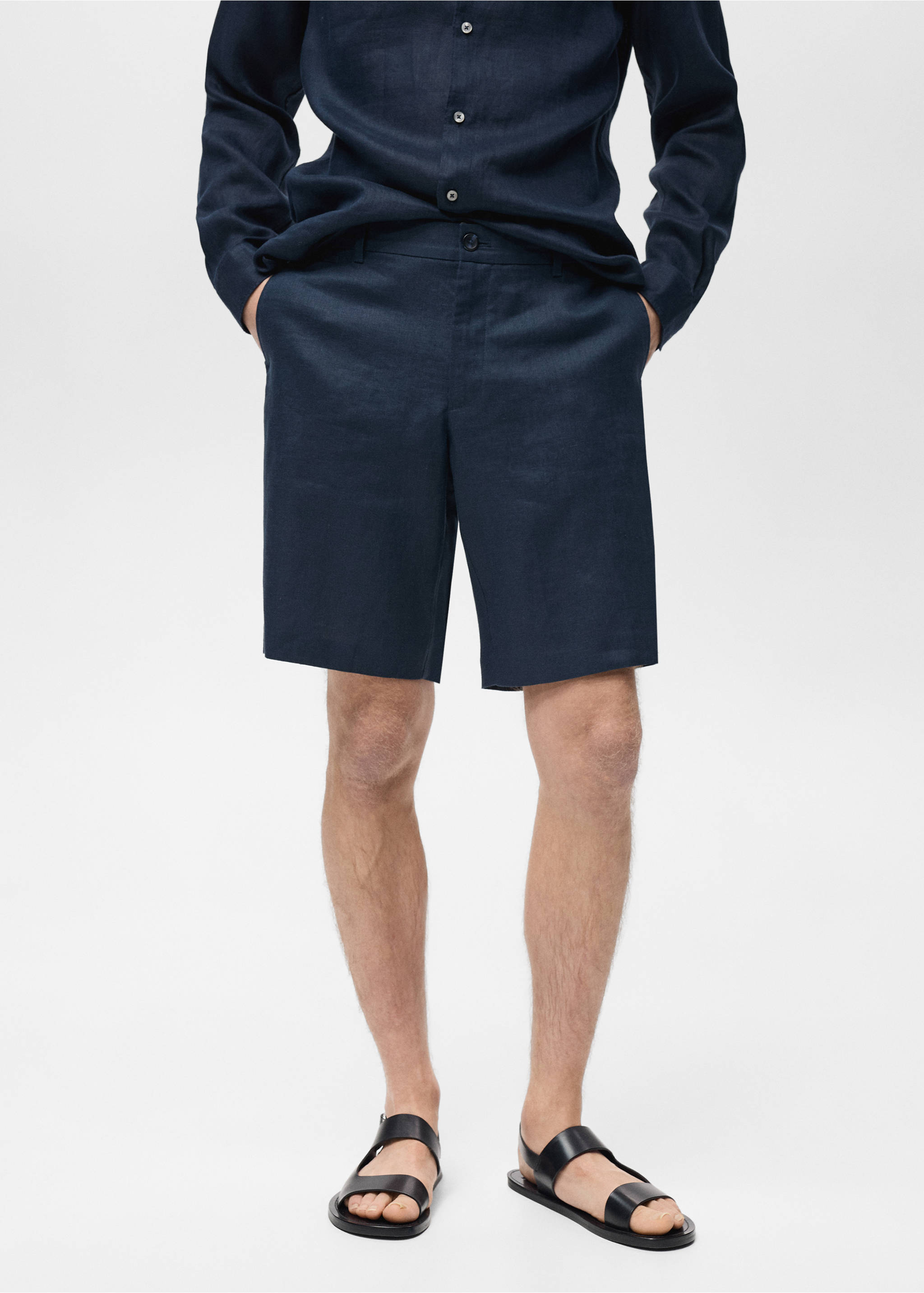 Slim-fit 100% linen bermuda shorts - Medium plane, Dark Navy. Ref: 87055919-00.