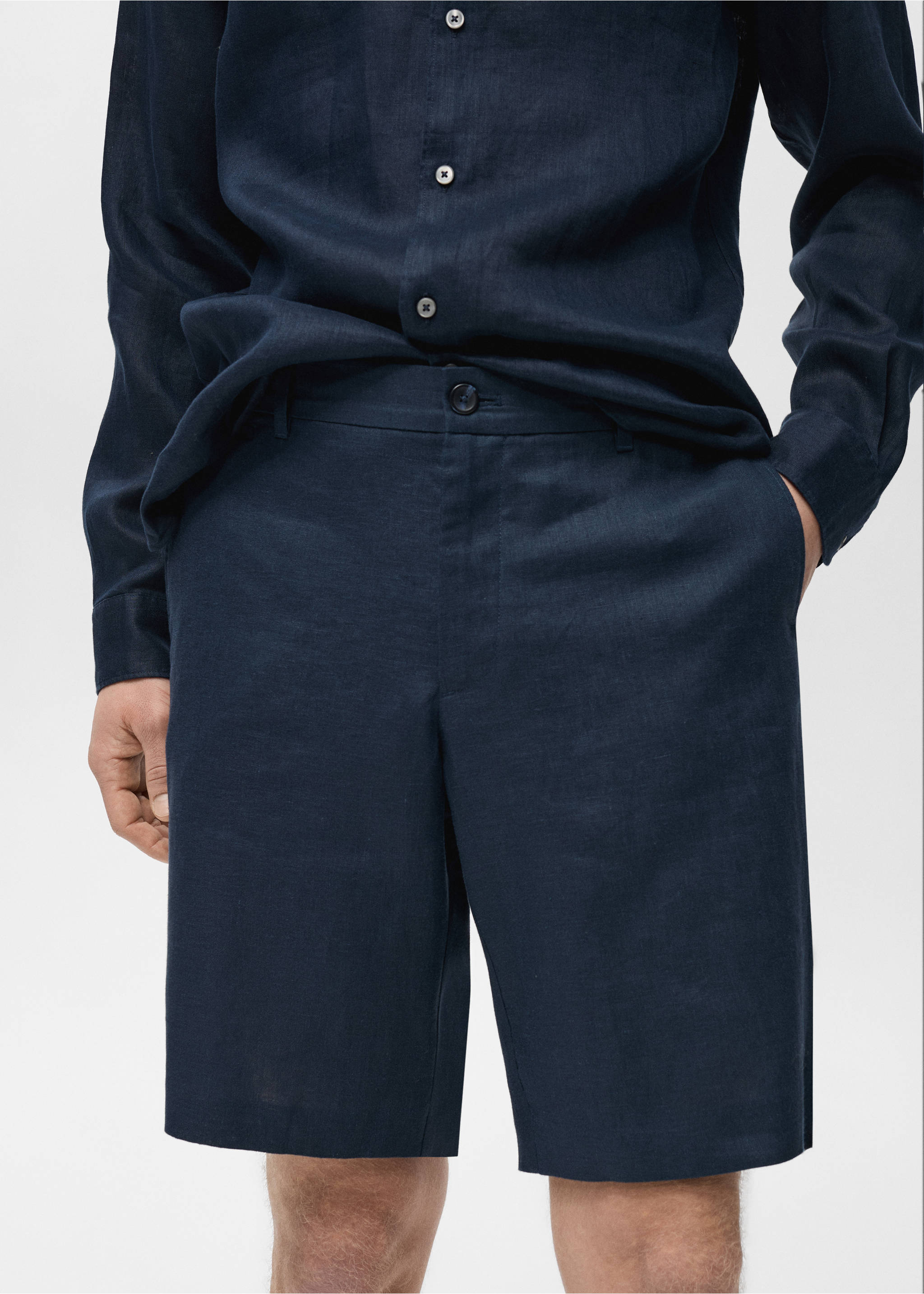 Slim-fit 100% linen bermuda shorts - Details of the article 1, Dark Navy. Ref: 87055919-00.