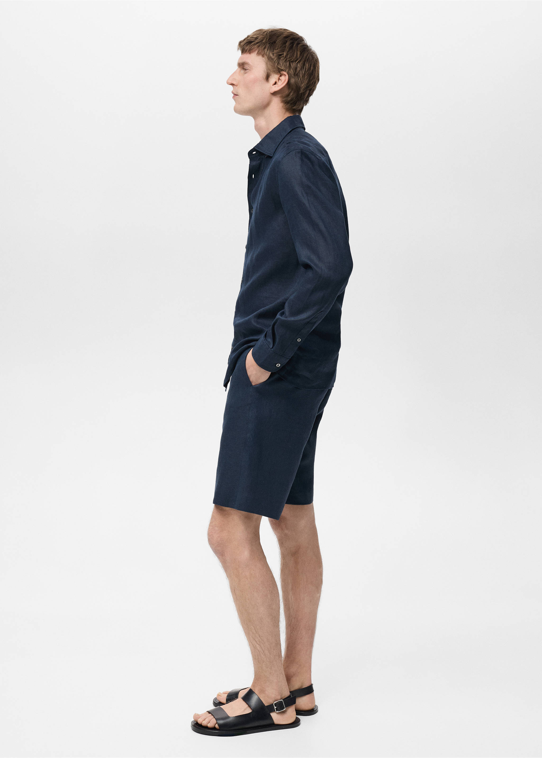 Slim-fit 100% linen bermuda shorts - Details of the article 3, Dark Navy. Ref: 87055919-00.