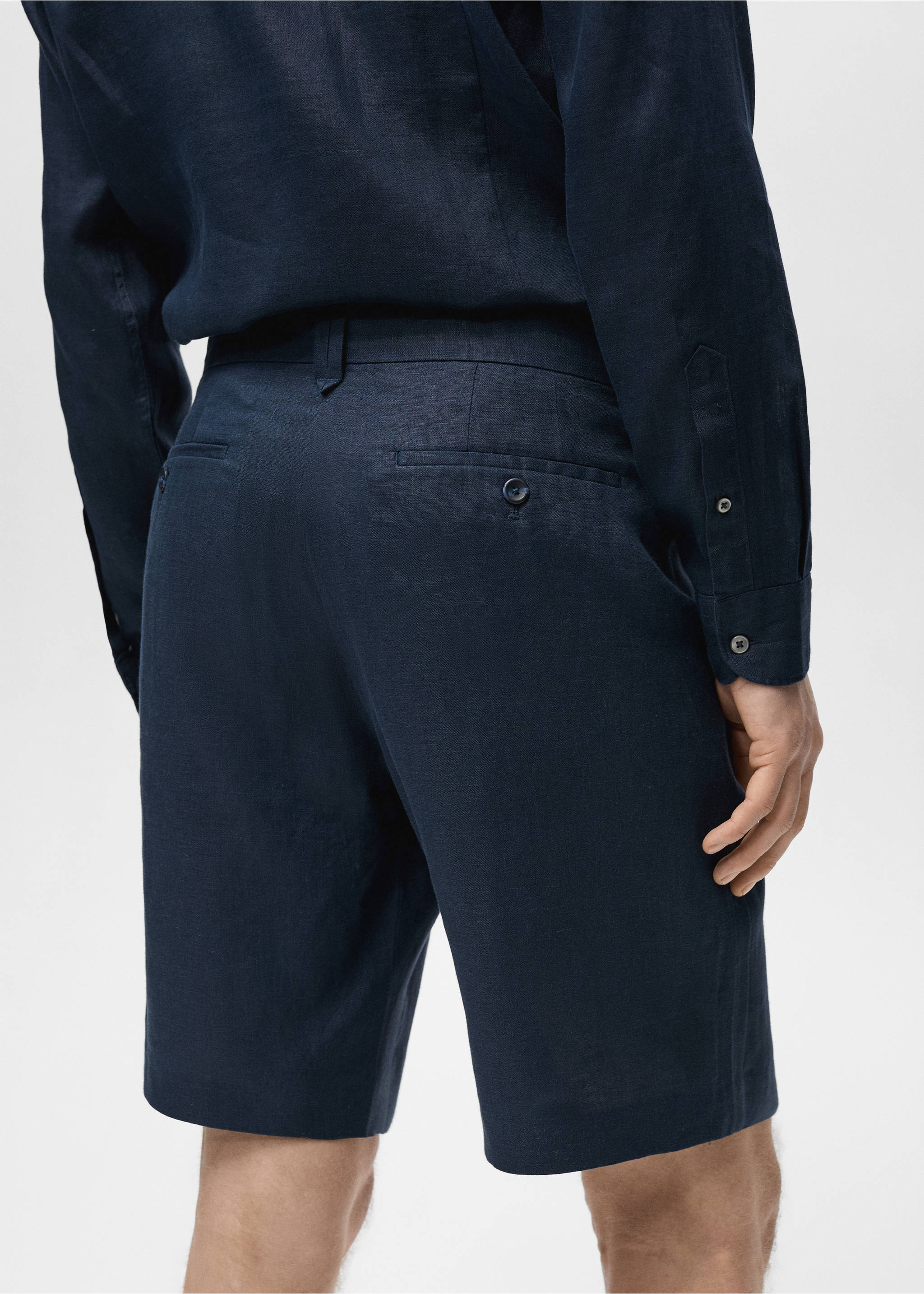 Slim-fit 100% linen bermuda shorts - Details of the article 2, Dark Navy. Ref: 87055919-00.
