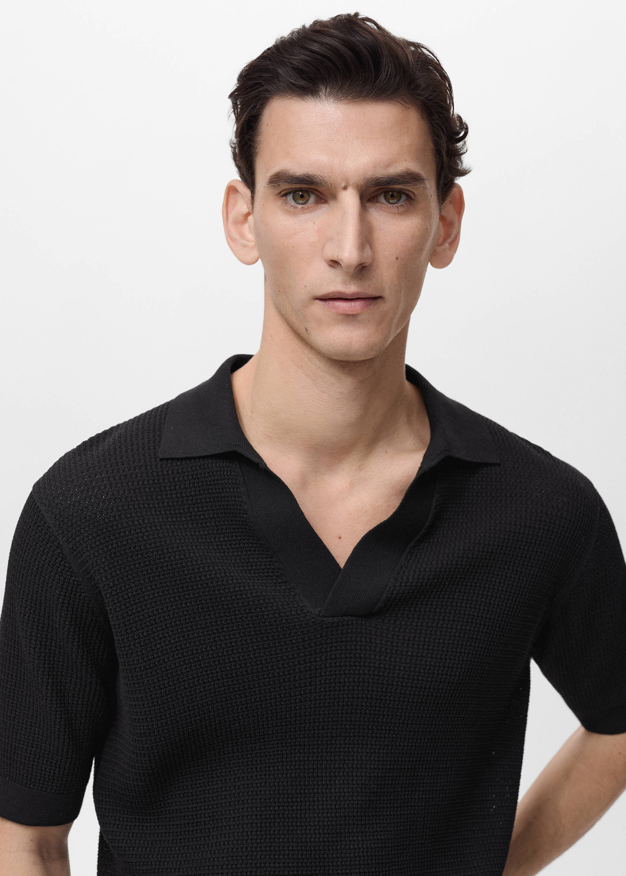 Structured fine-knit polo shirt - Details of the article 1