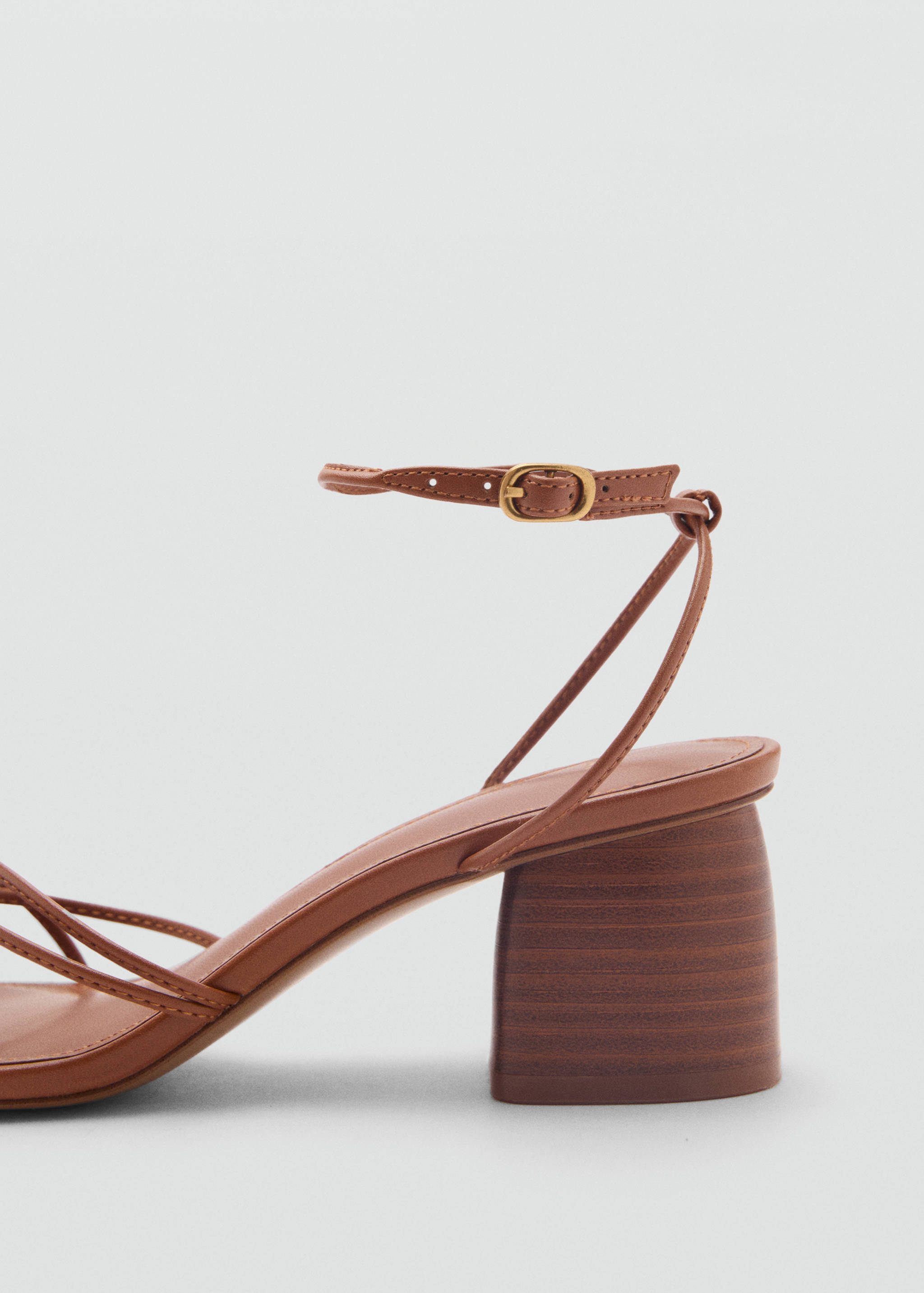 Heeled sandal with crossed straps - Details of the article 1