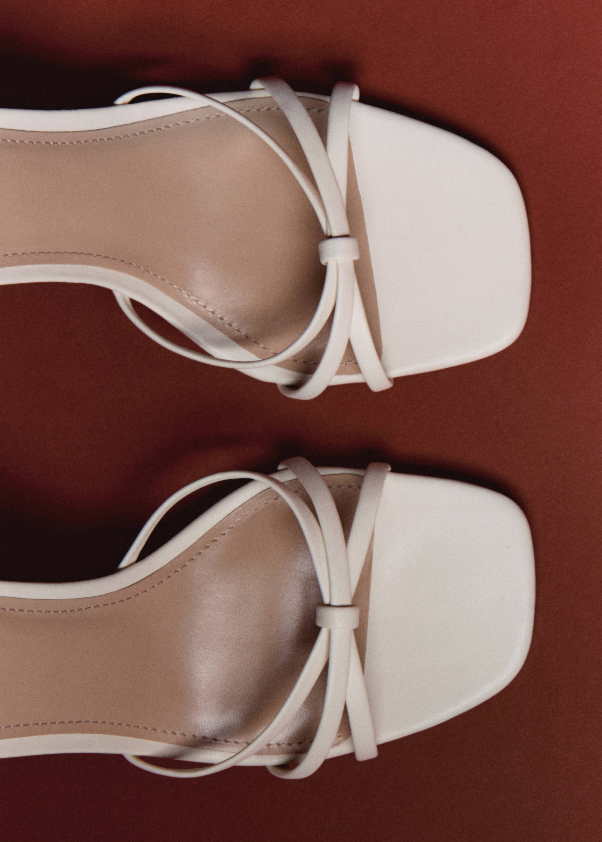 Sandales à lanières et talon - Plan général