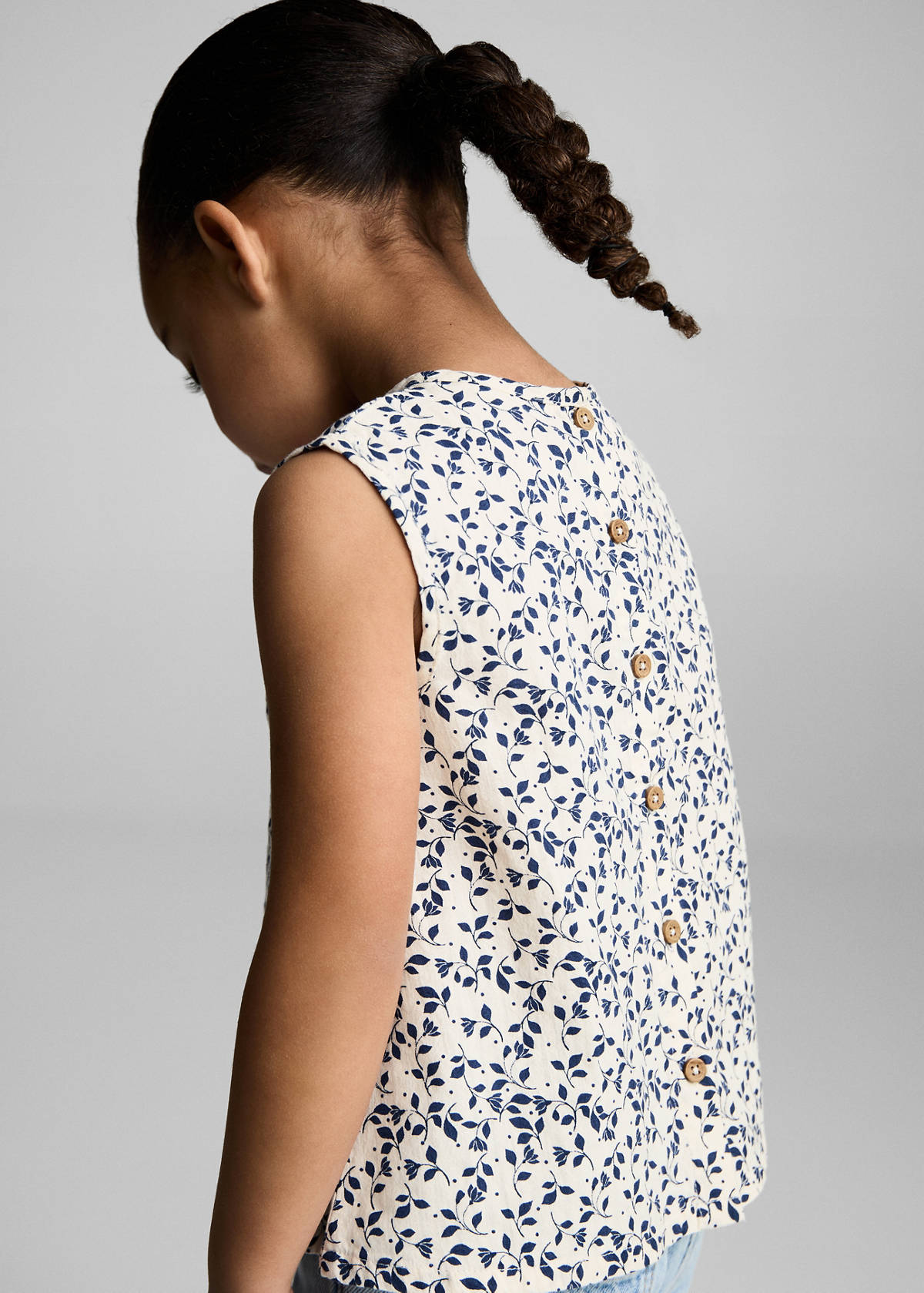 Sleeveless printed blouse — White