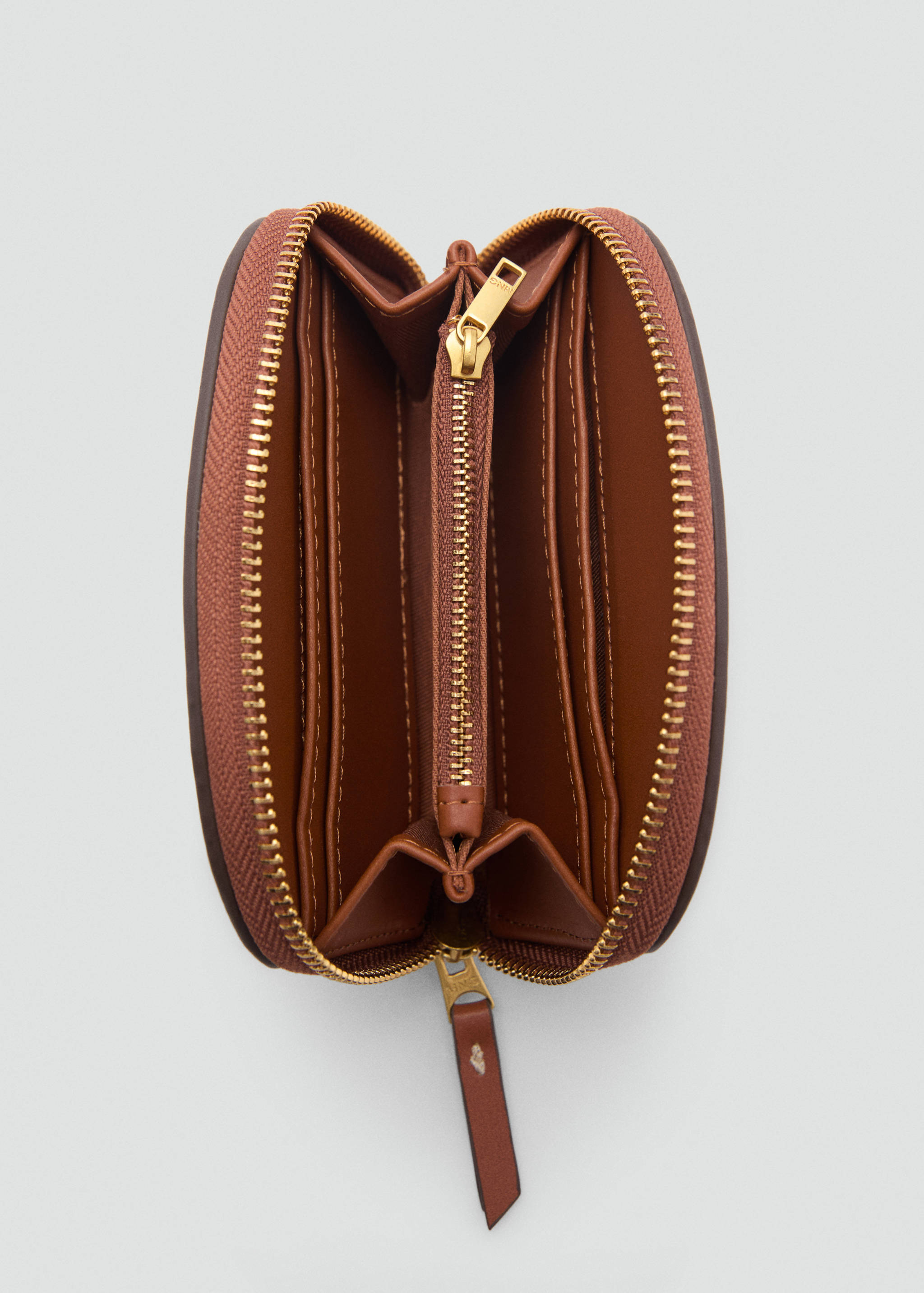 Contrasting canvas oval wallet - Details of the article 1